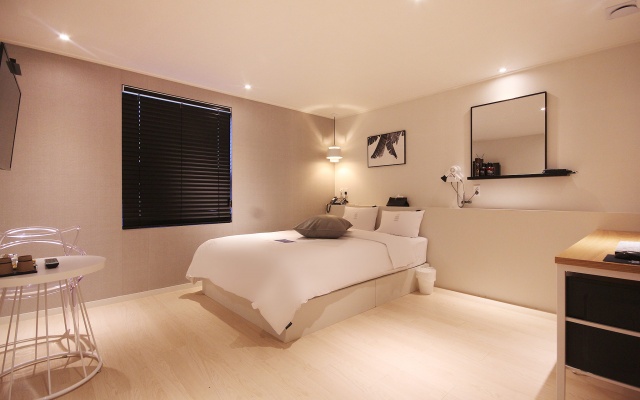 GOLD ROOM
