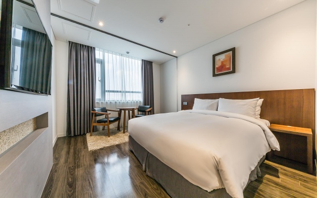 Studio Suite B