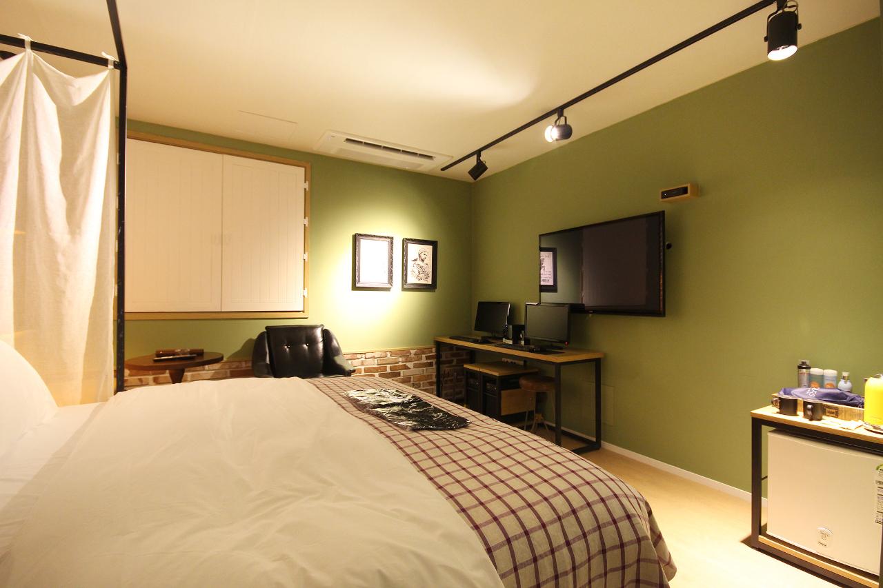 room detail thumbnail 1