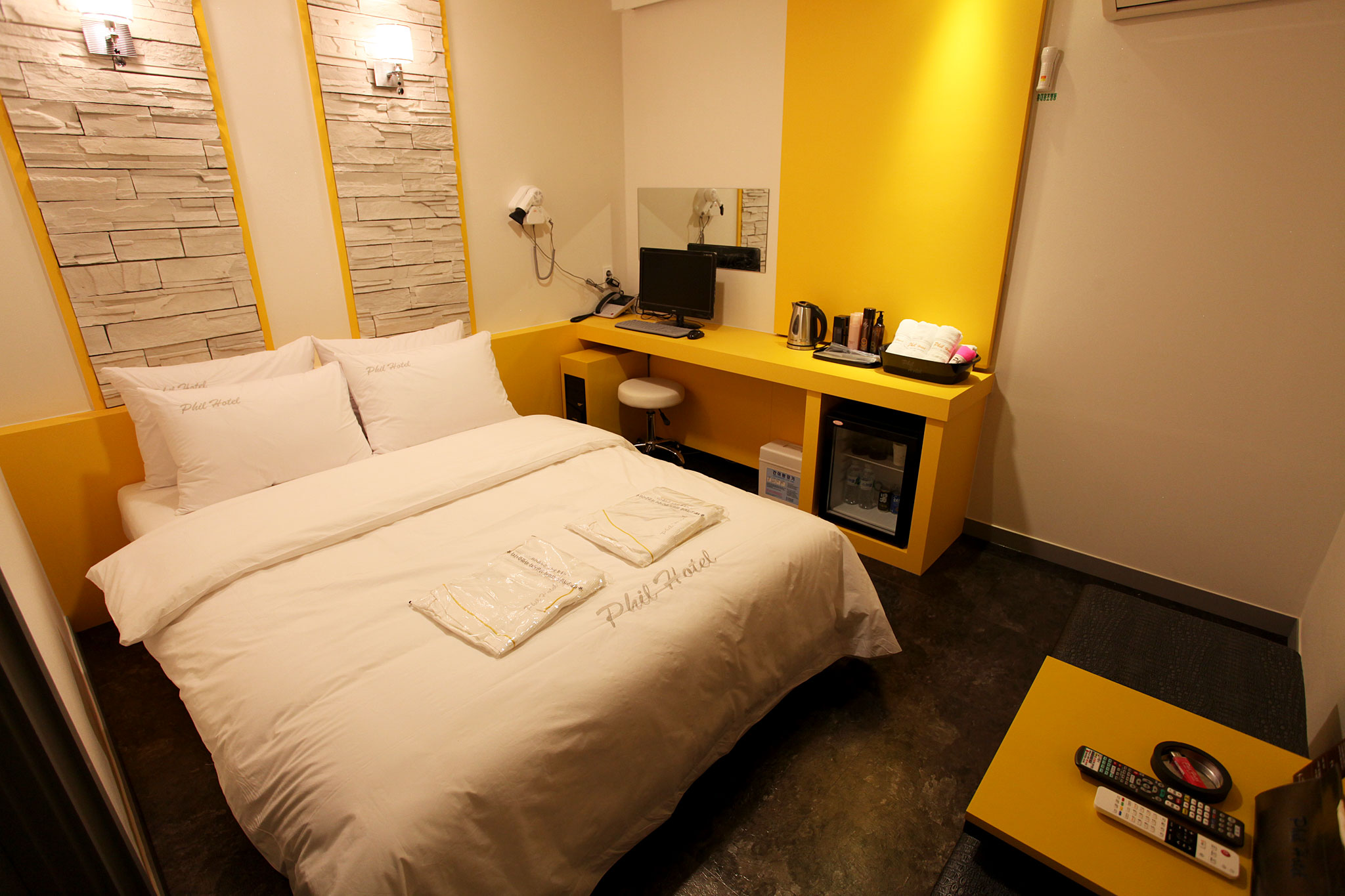 room detail thumbnail 1