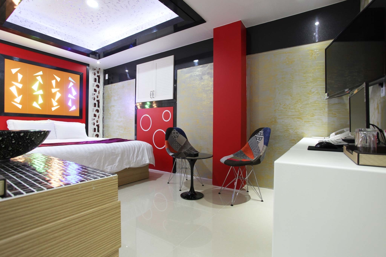 room detail thumbnail 1
