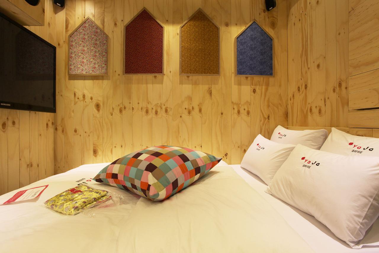 room detail thumbnail 2