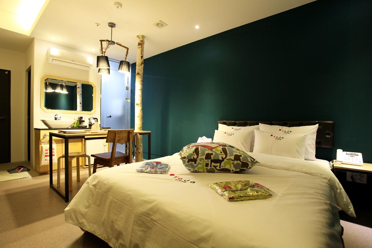 room detail thumbnail 1