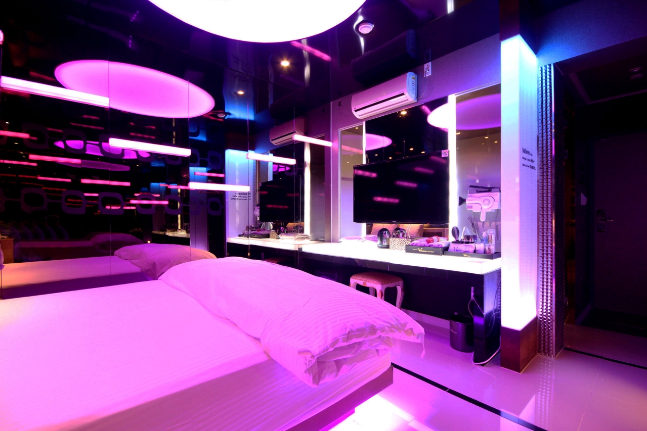 room detail thumbnail 2