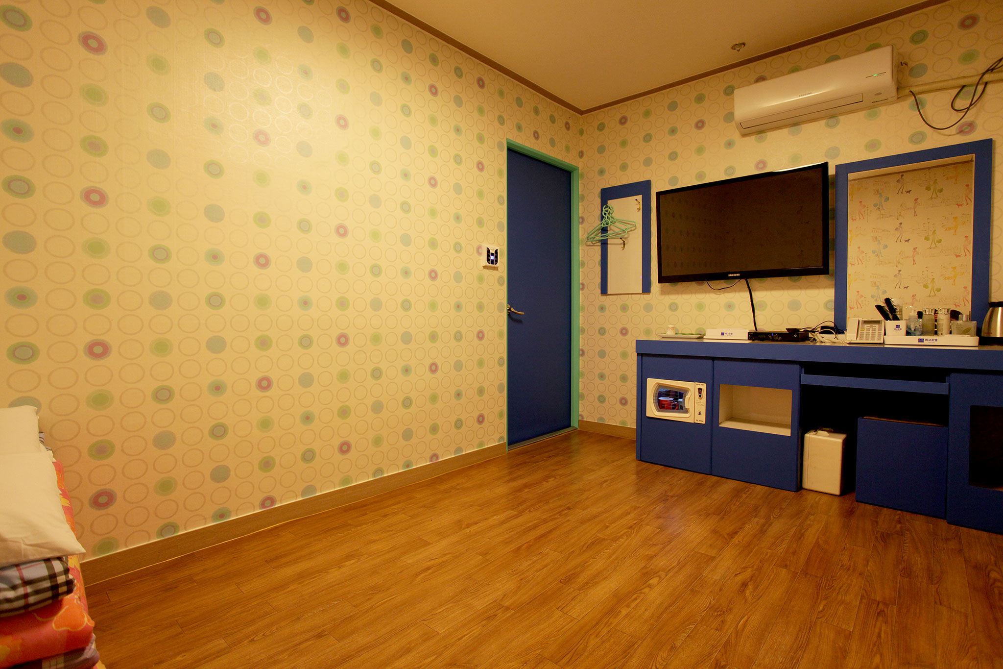 room detail thumbnail 2