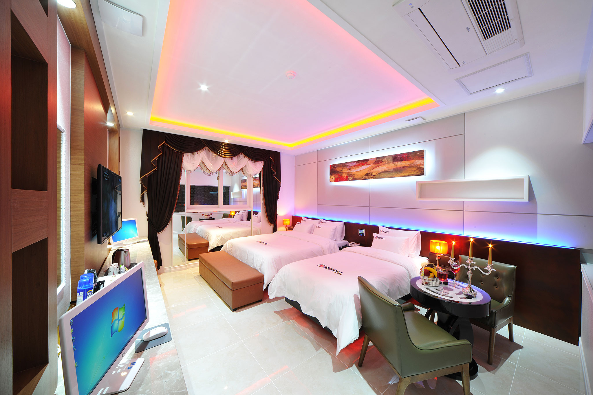 room detail thumbnail 2