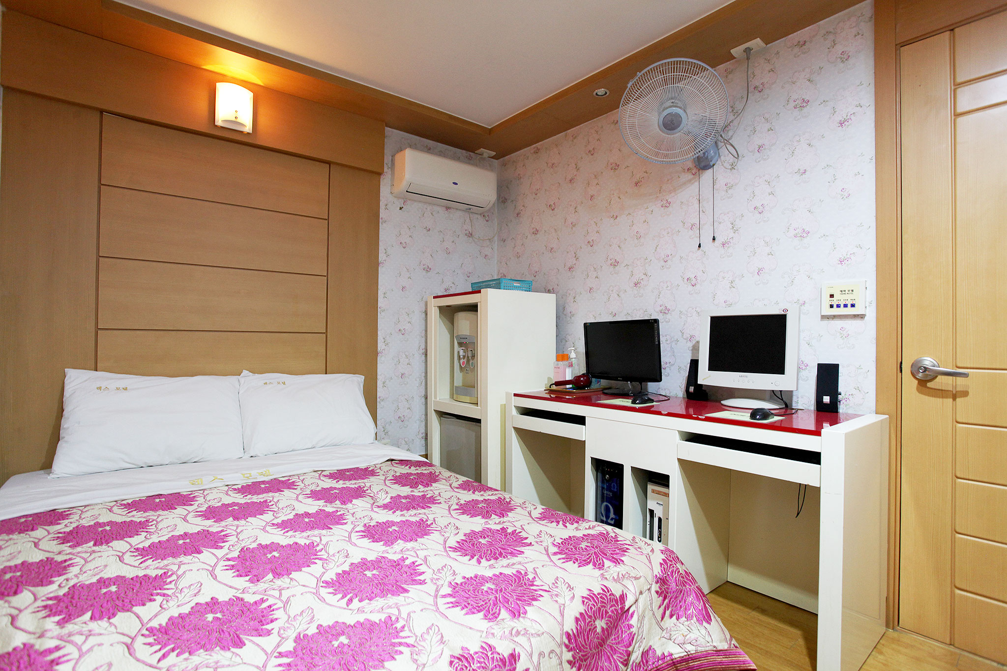 room detail thumbnail 2