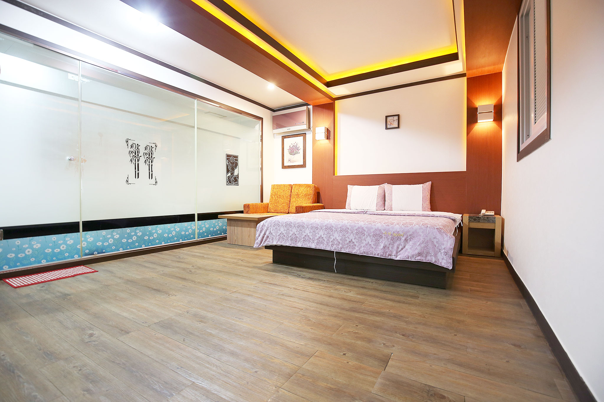 room detail thumbnail 1