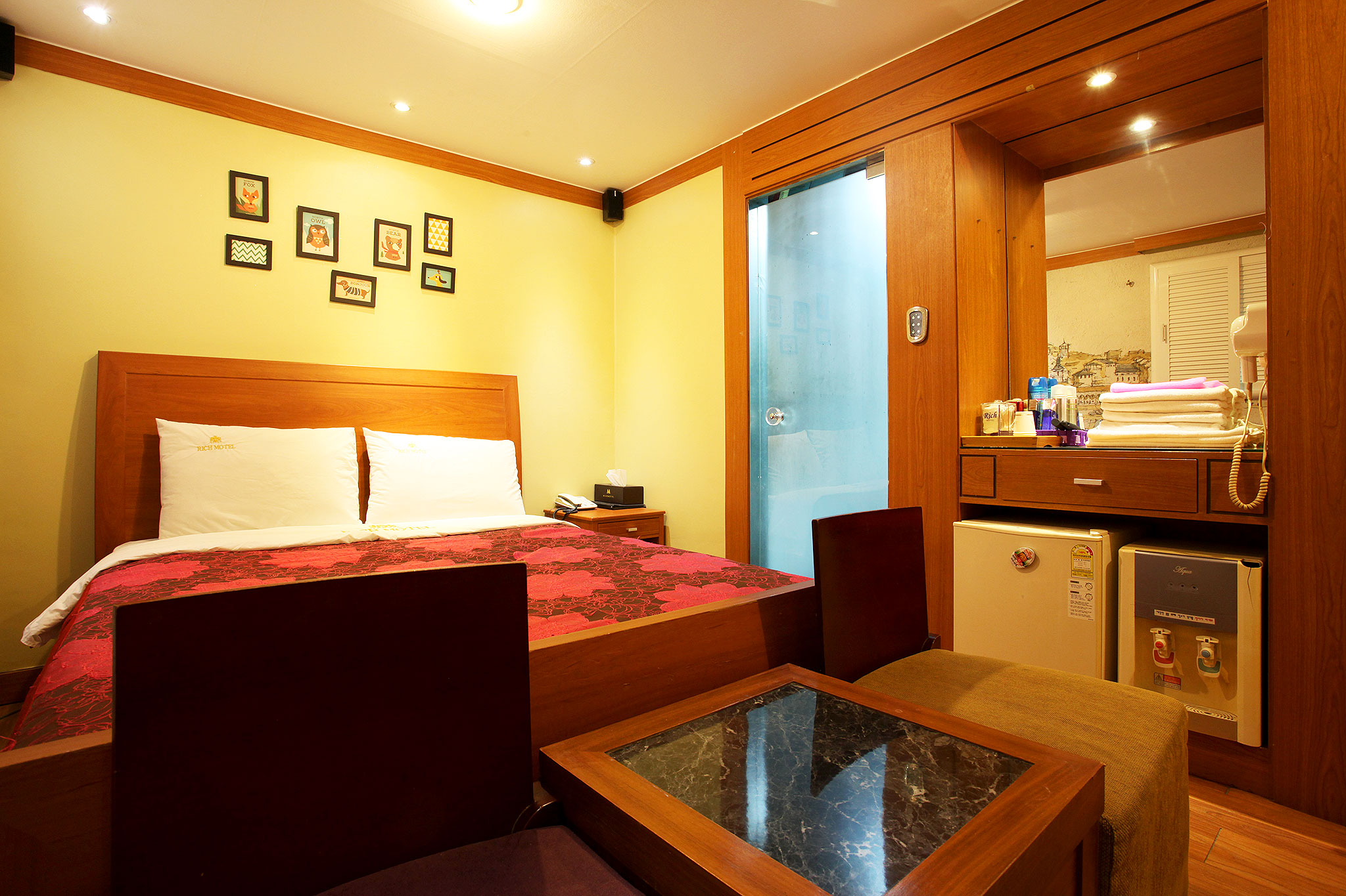 room detail thumbnail 1