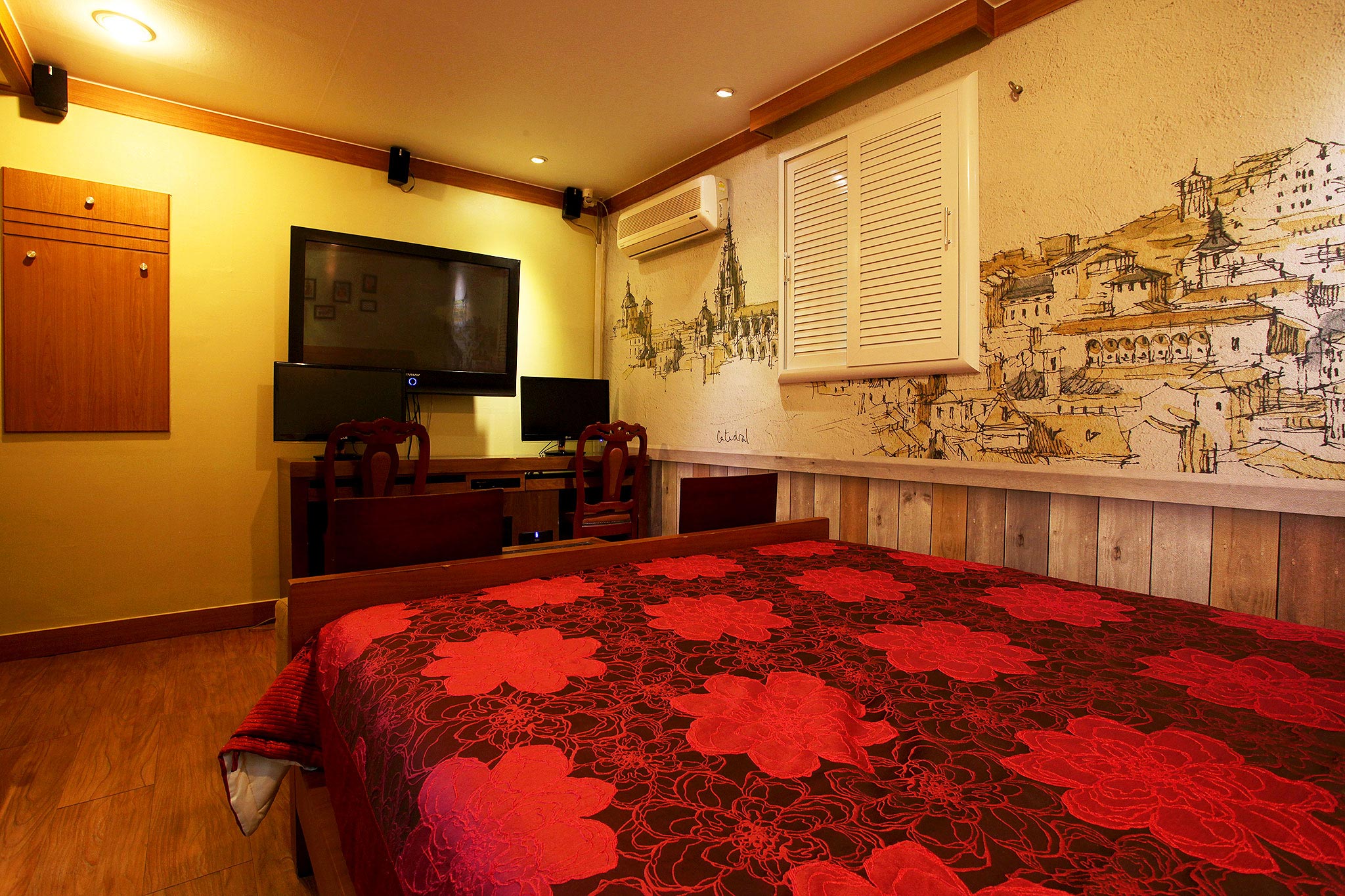 room detail thumbnail 2