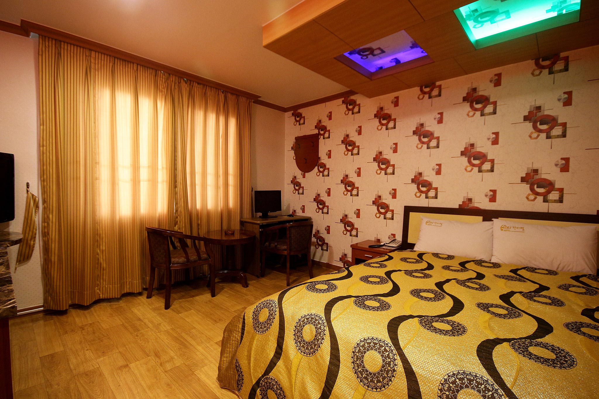 room detail thumbnail 0