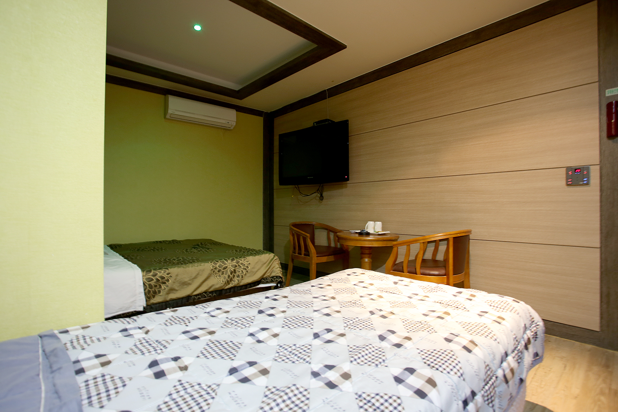 room detail thumbnail 1