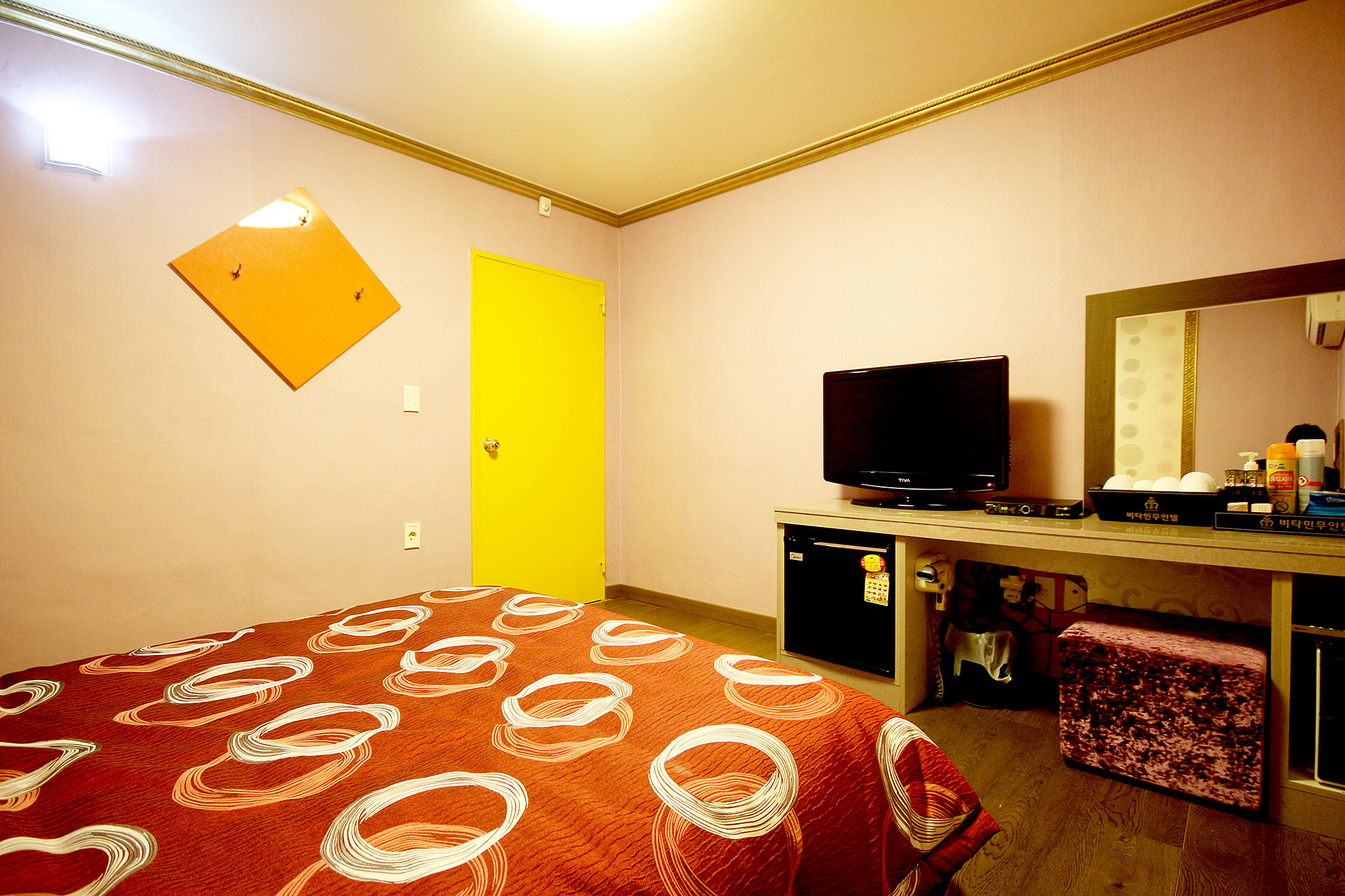 room detail thumbnail 2