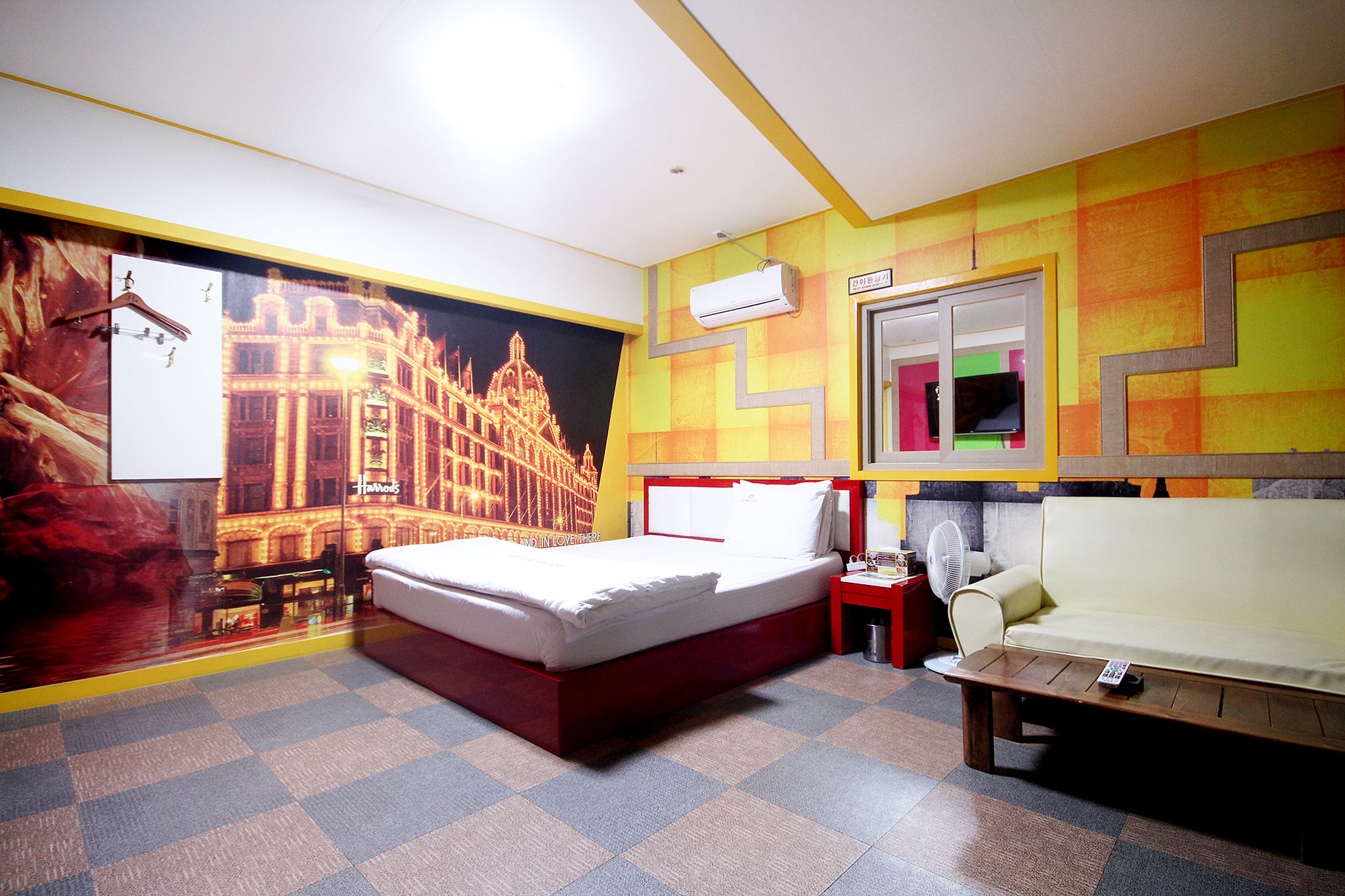 room detail thumbnail 0