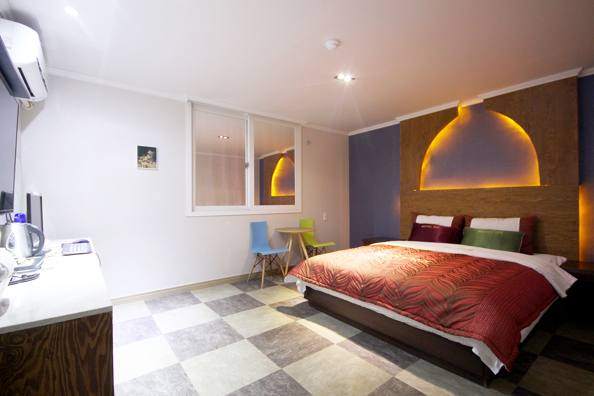 room detail thumbnail 1