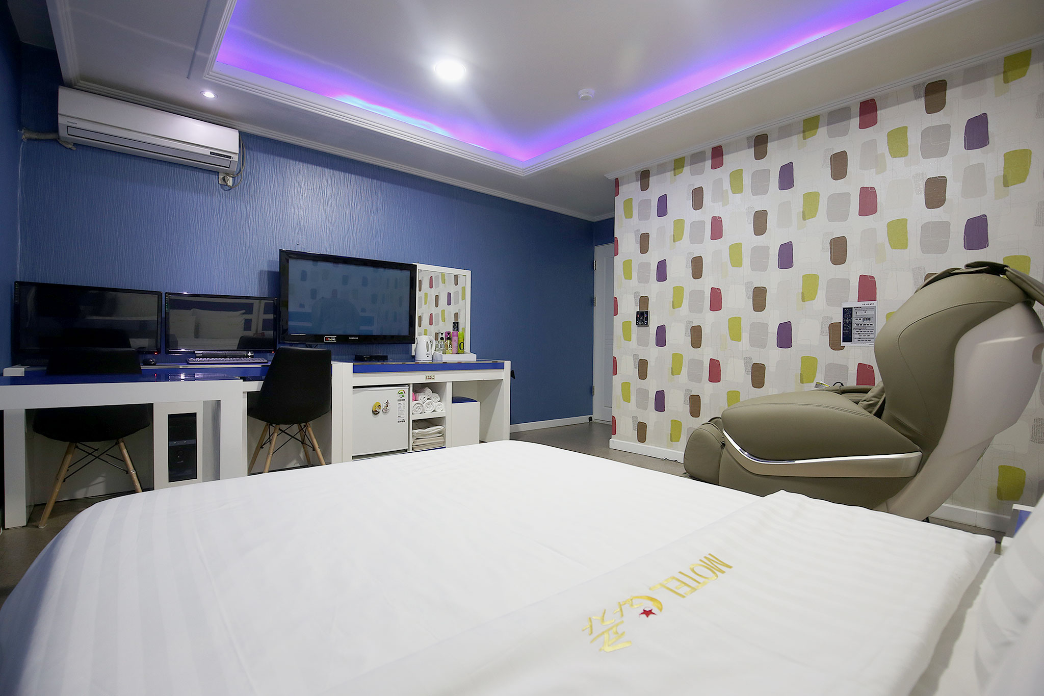 room detail thumbnail 2