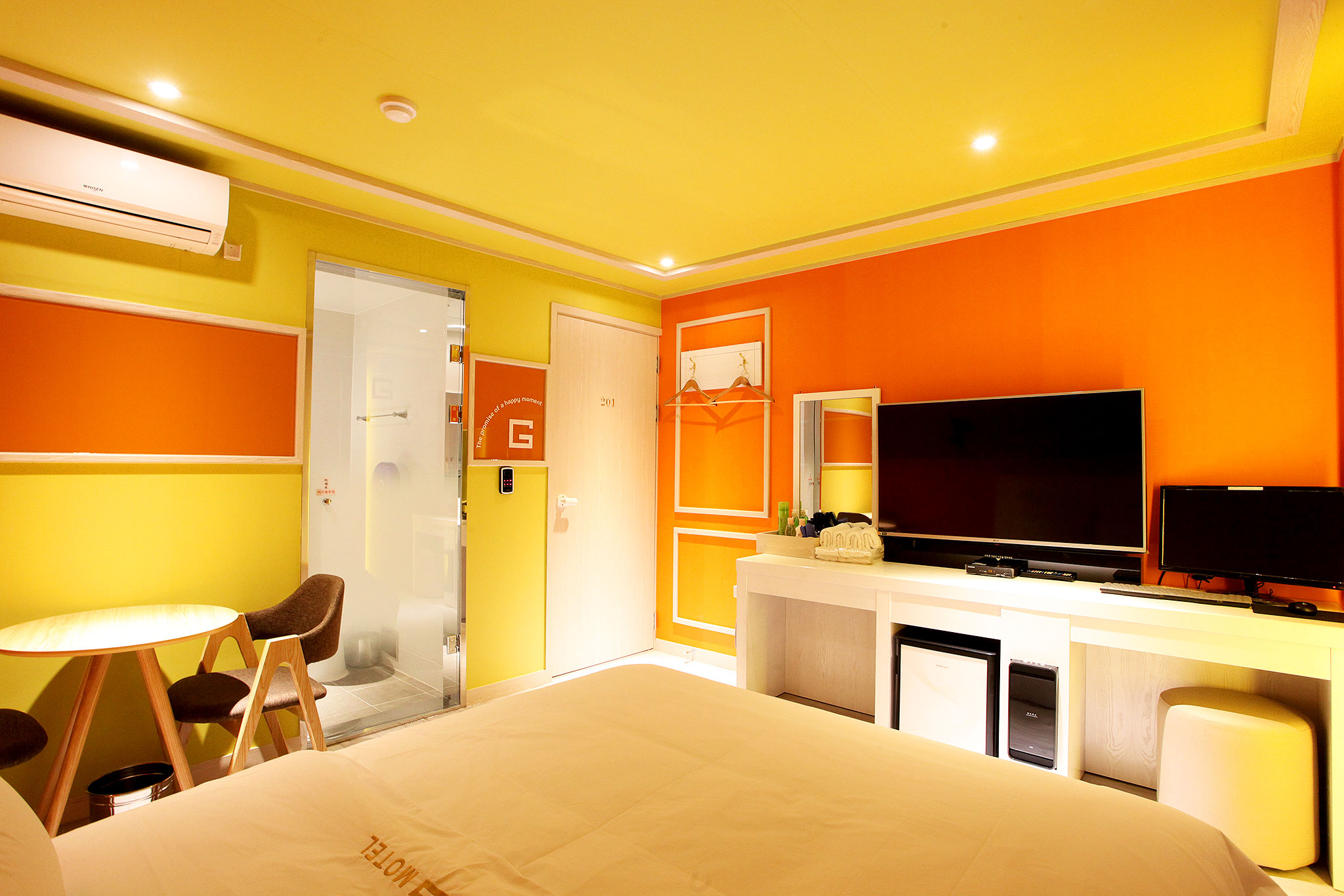 room detail thumbnail 2