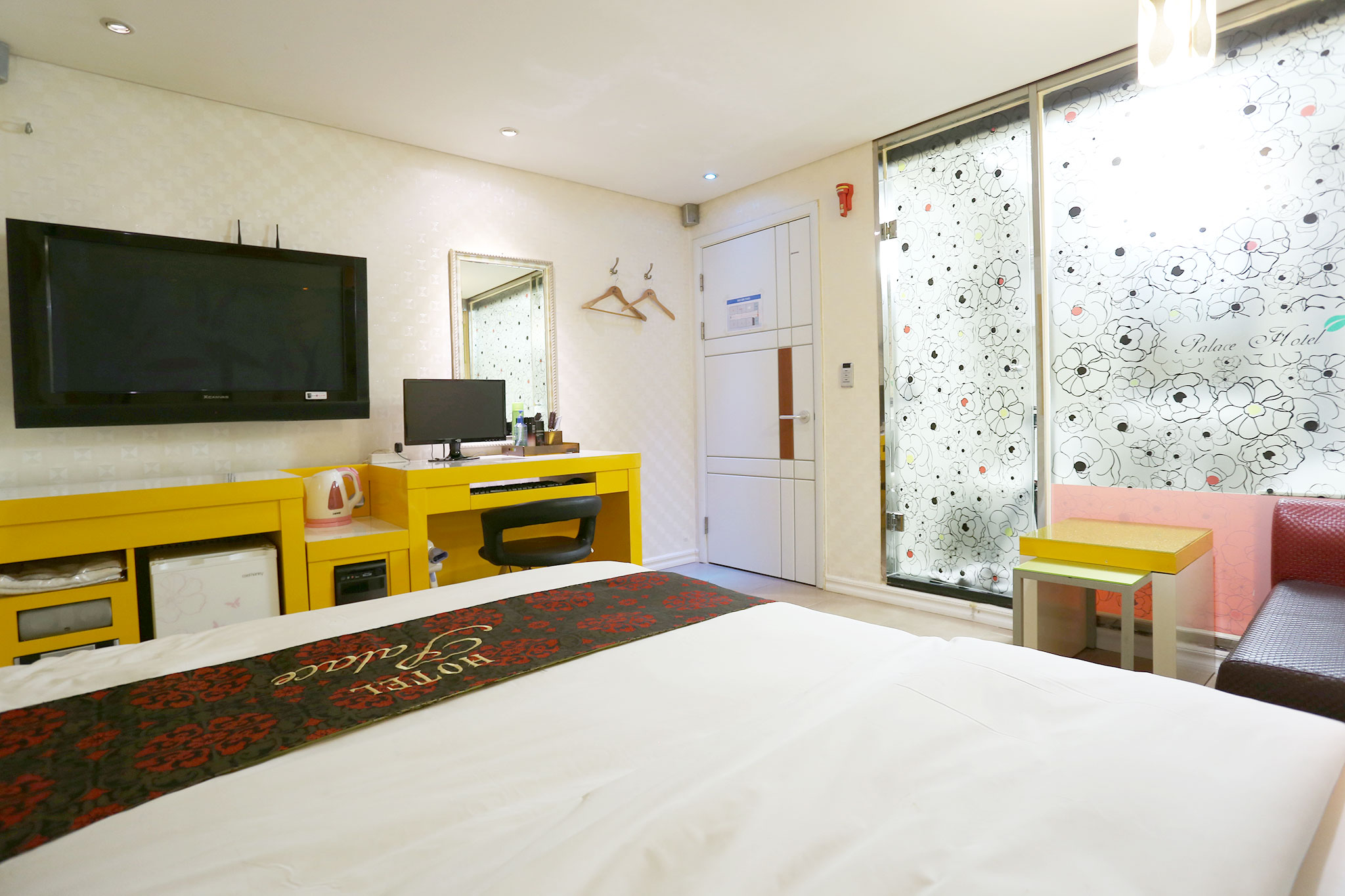 room detail thumbnail 2