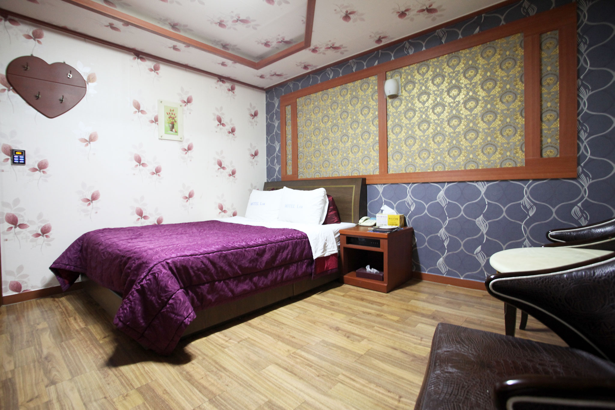 room detail thumbnail 1