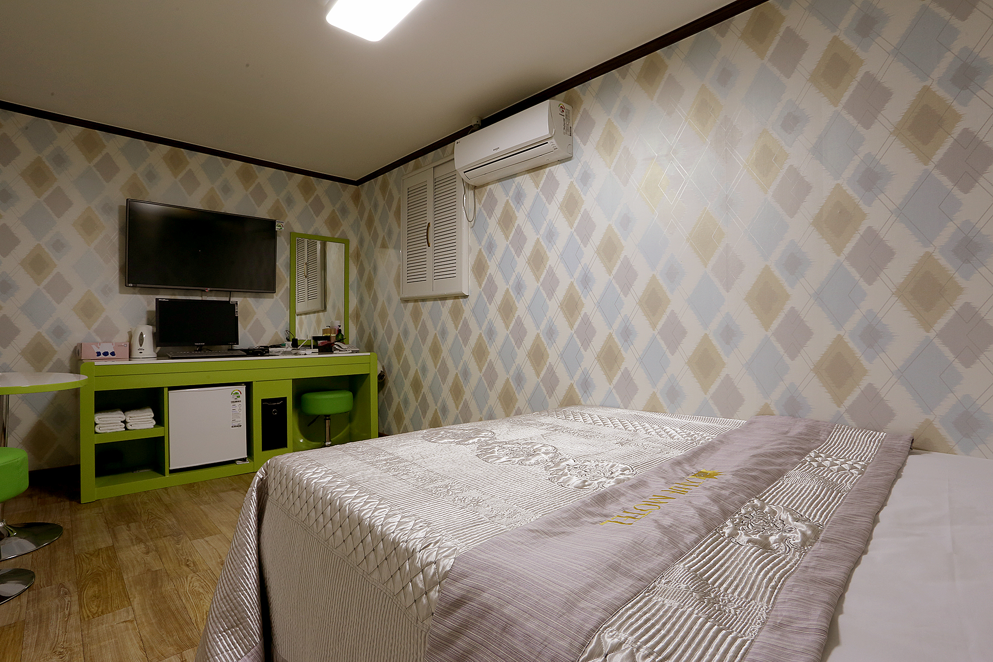 room detail thumbnail 0