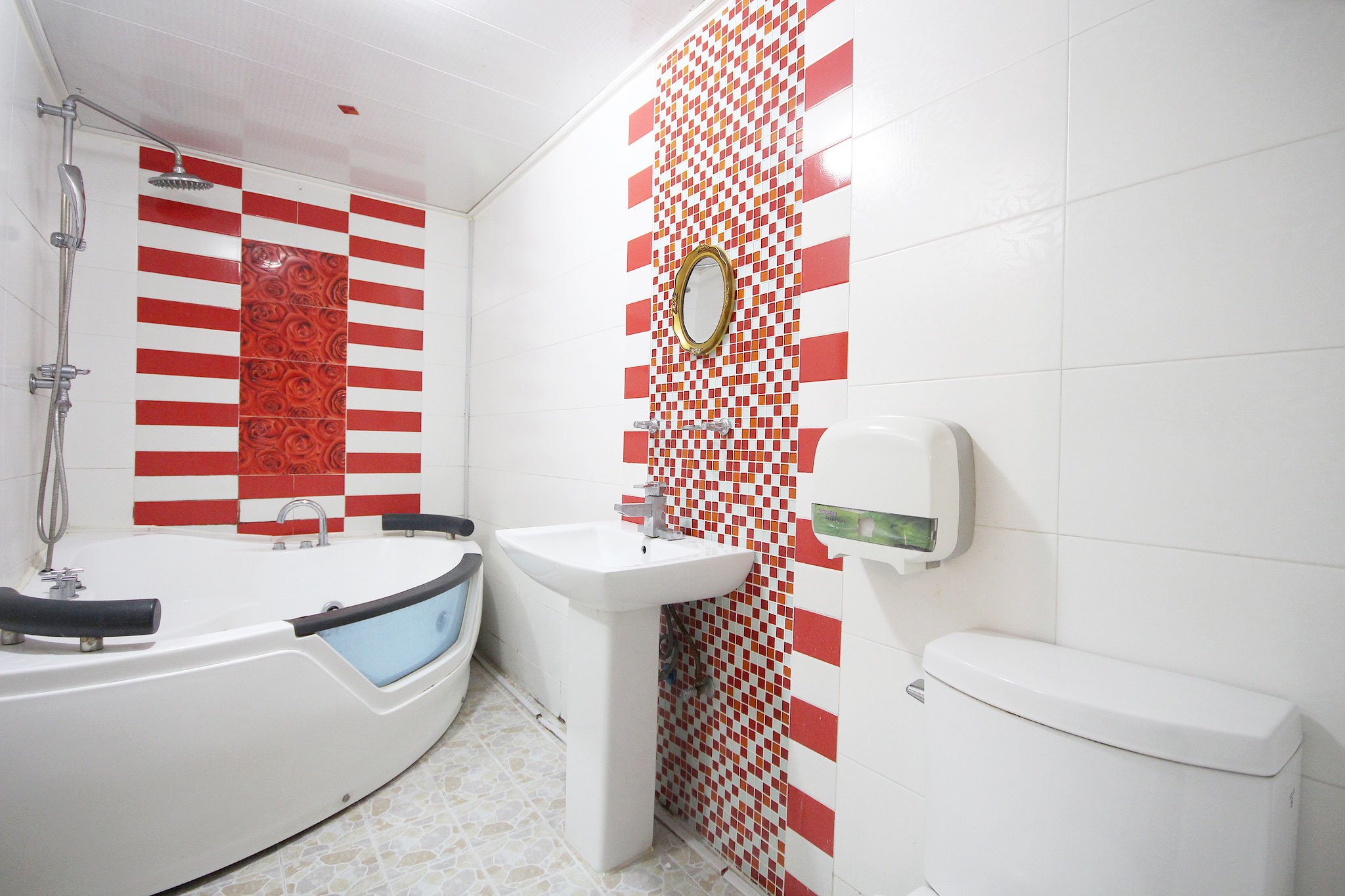 room detail thumbnail 2