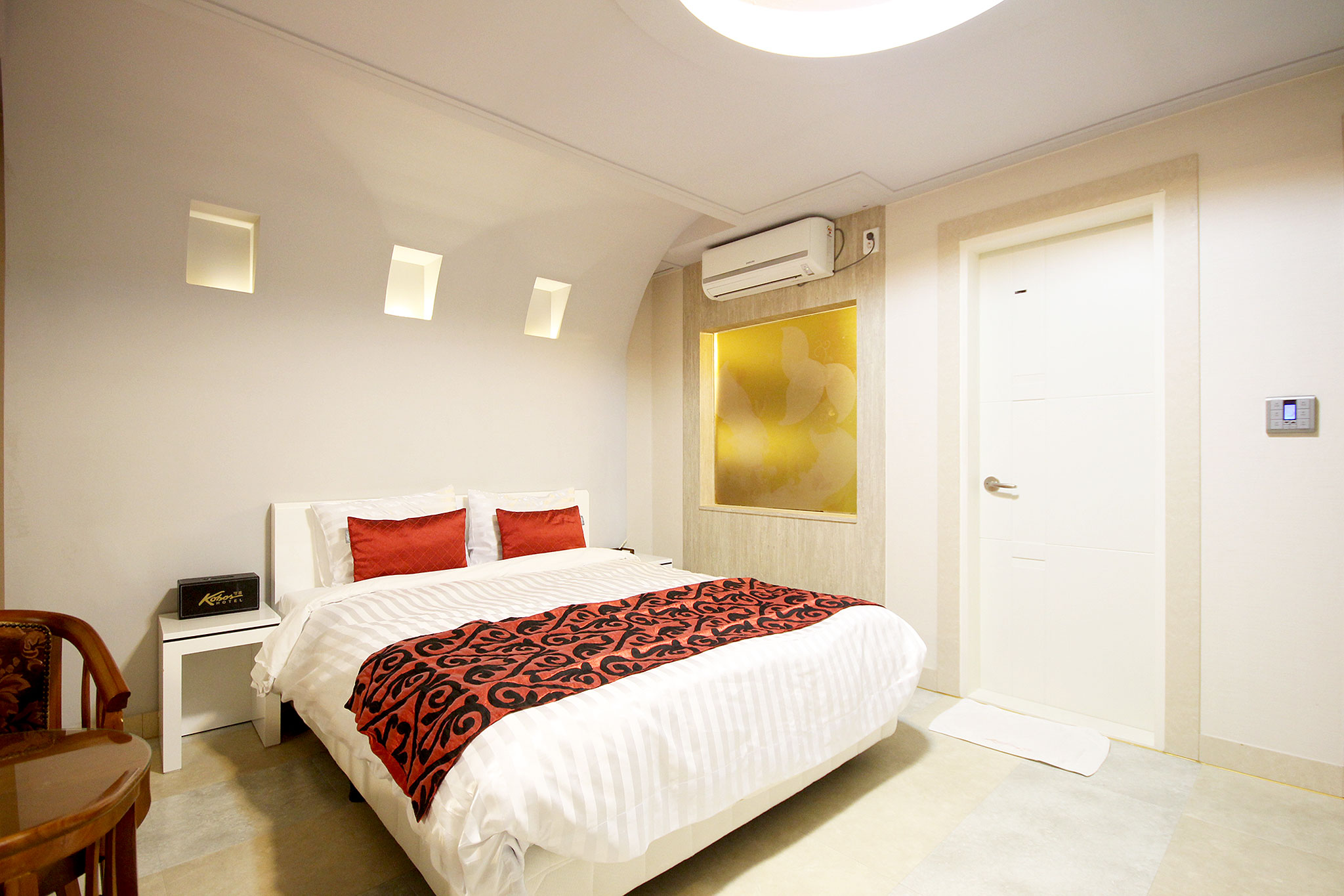 room detail thumbnail 0