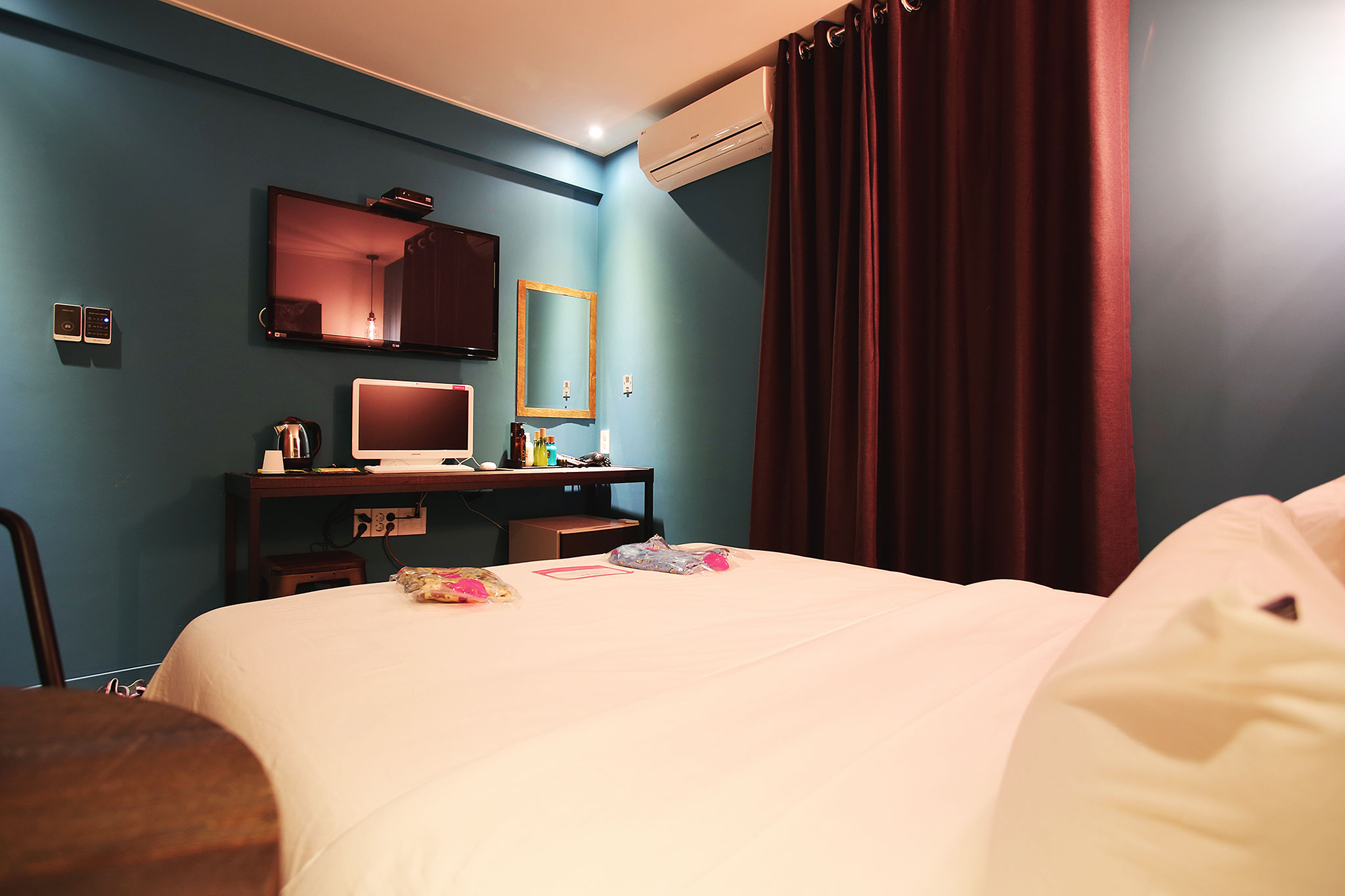 room detail thumbnail 1