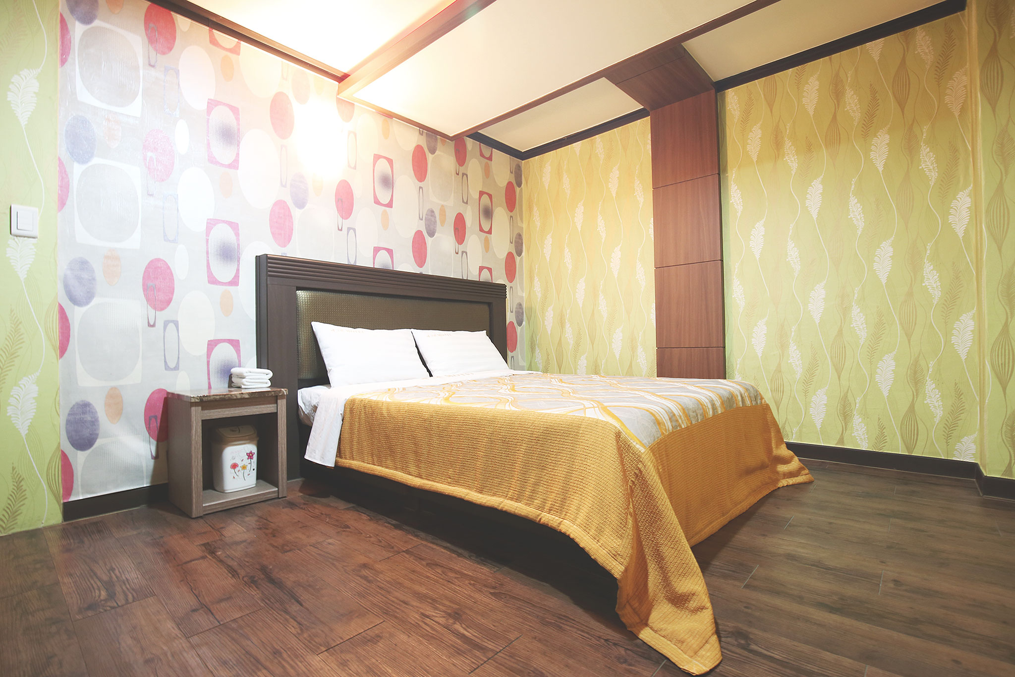 room detail thumbnail 1