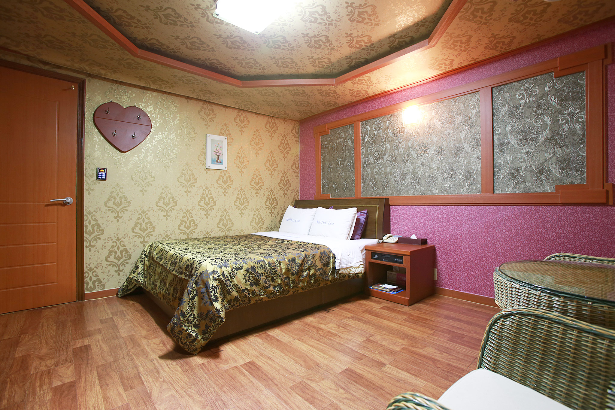 room detail thumbnail 1