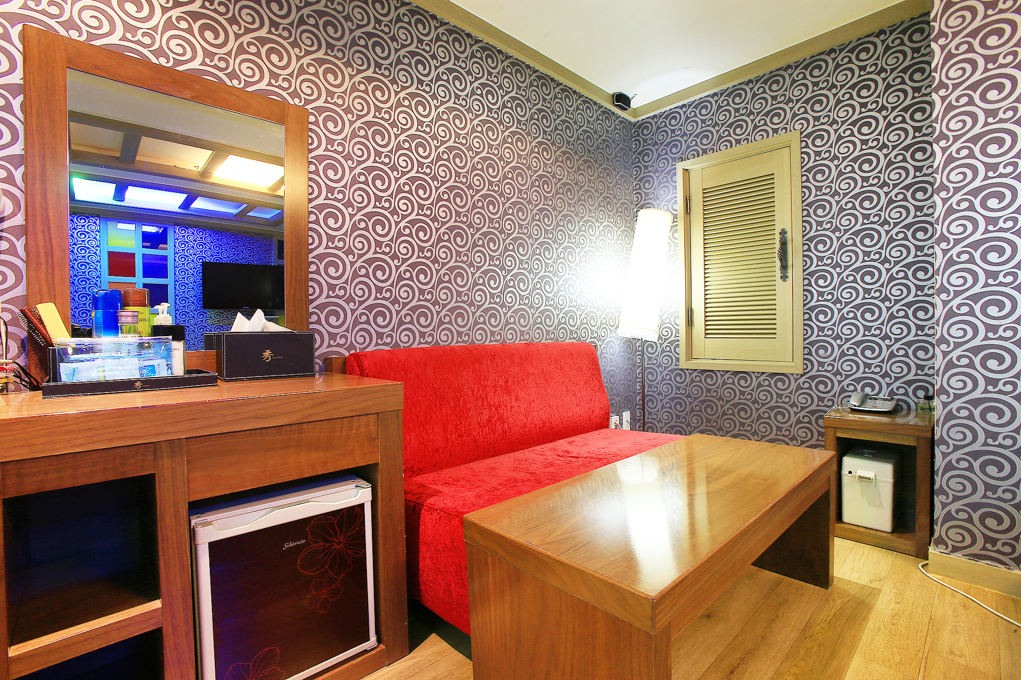 room detail thumbnail 2