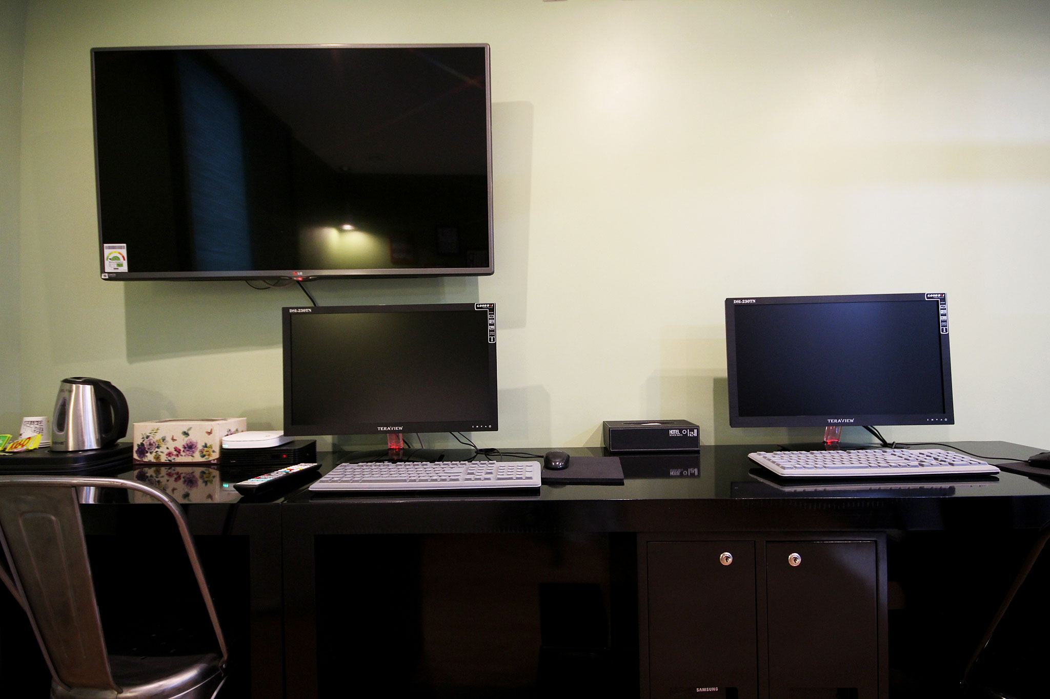 room detail thumbnail 2