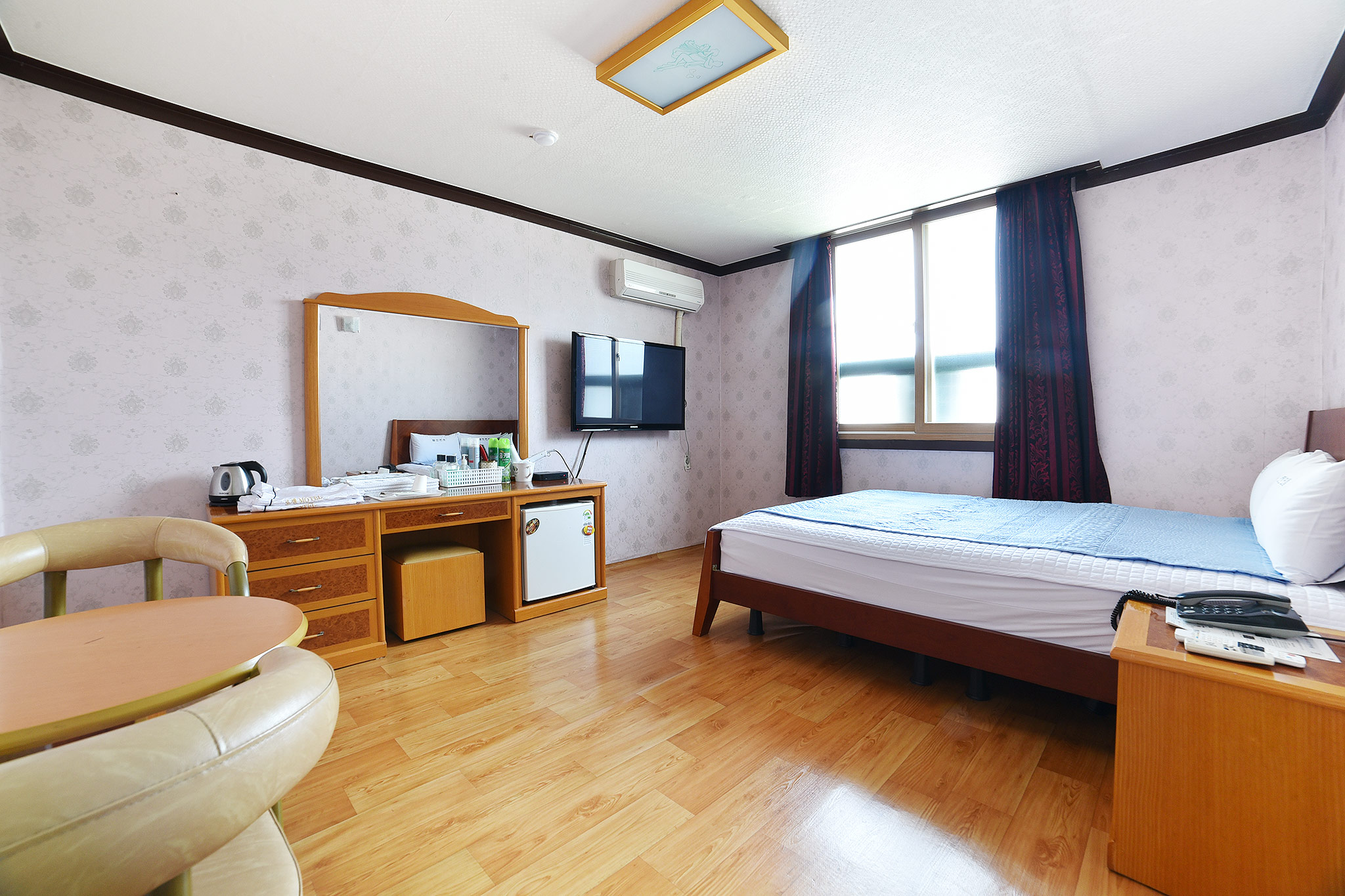 room detail thumbnail 1