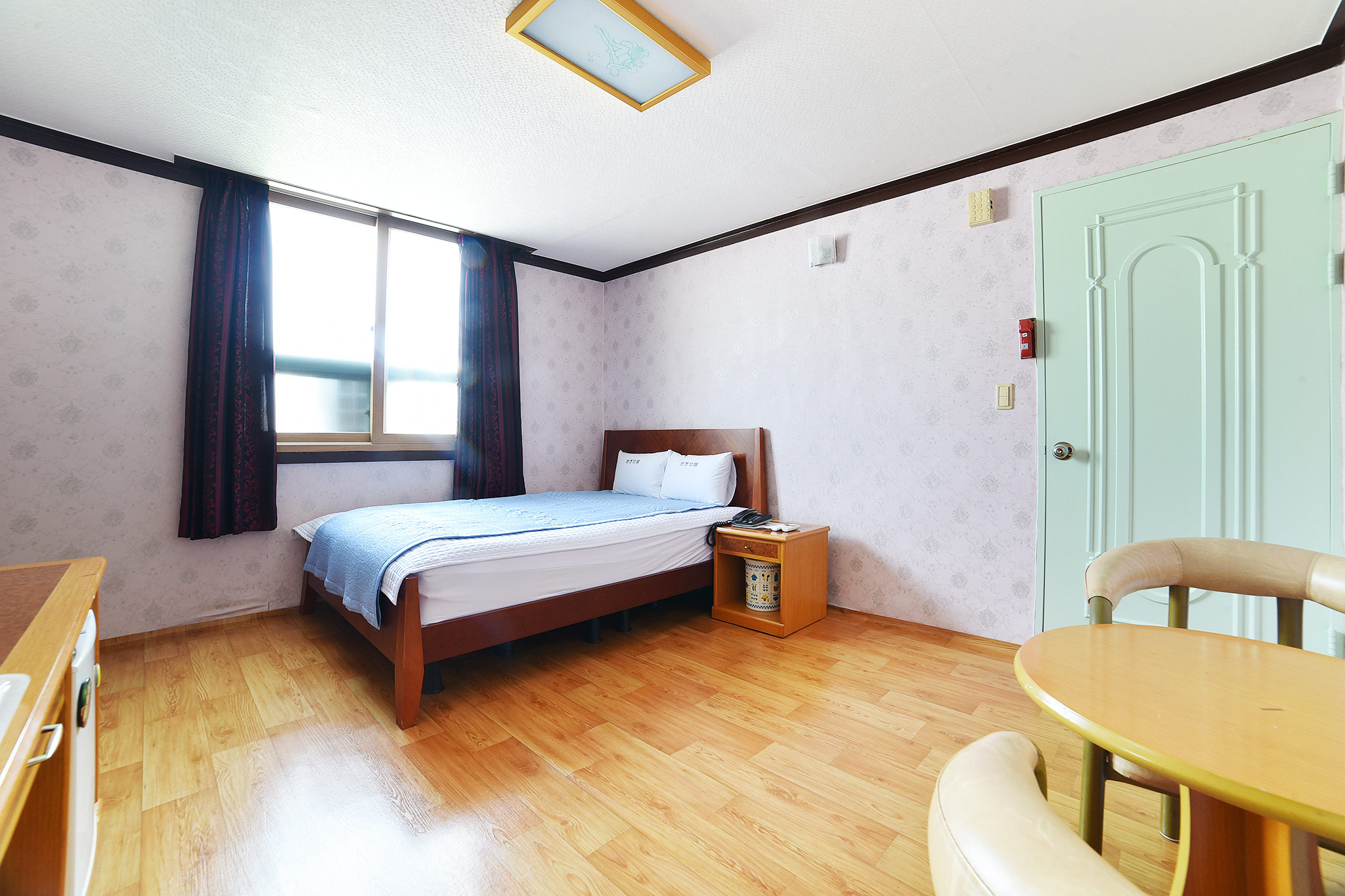 room detail thumbnail 0