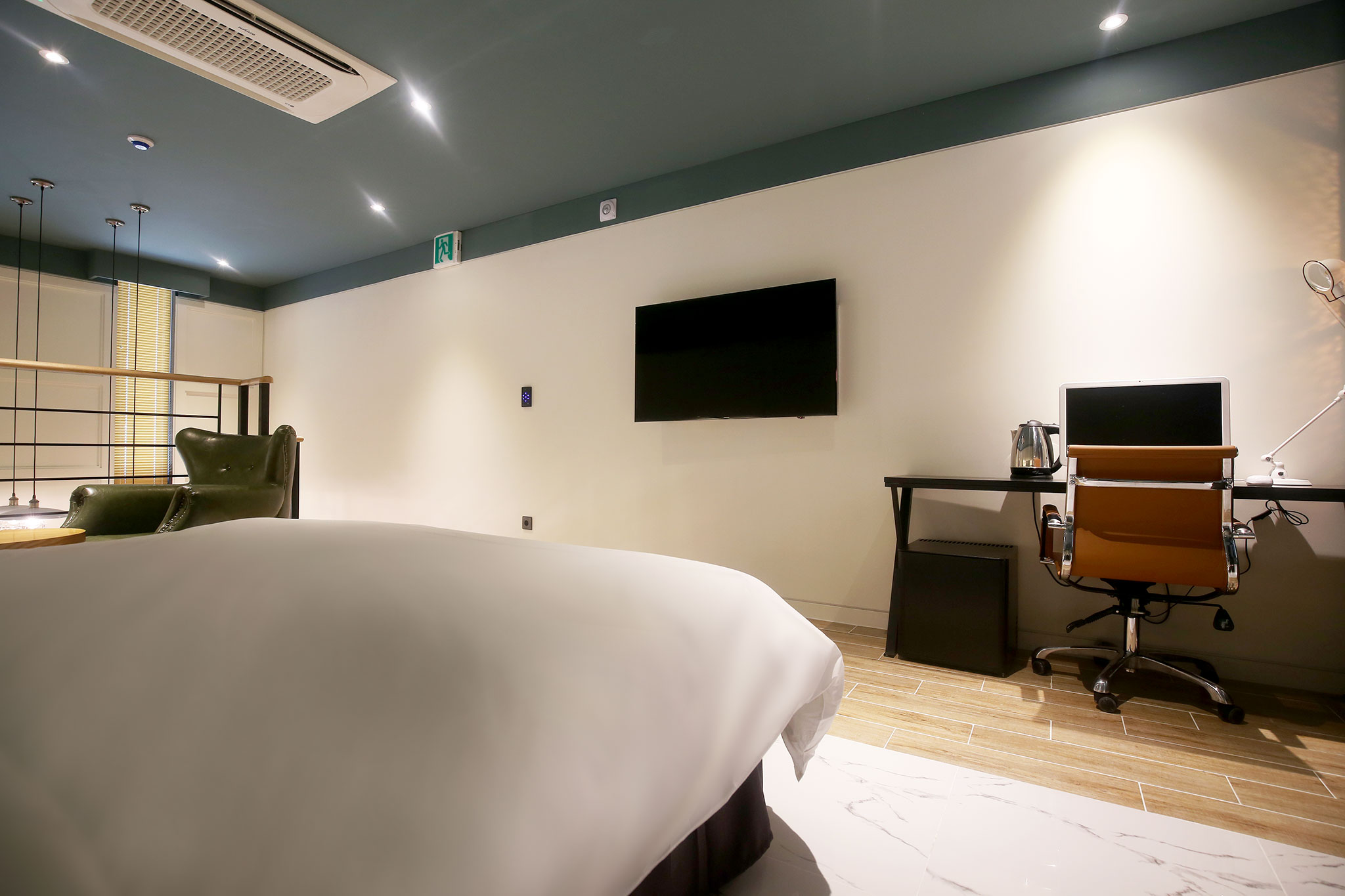 room detail thumbnail 2