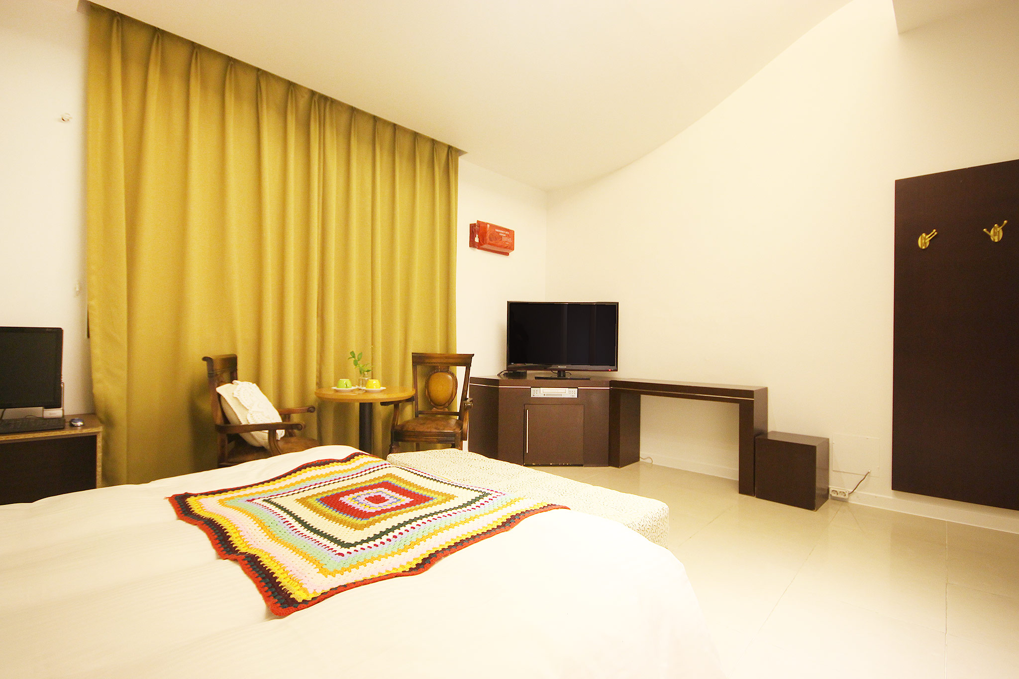 room detail thumbnail 2