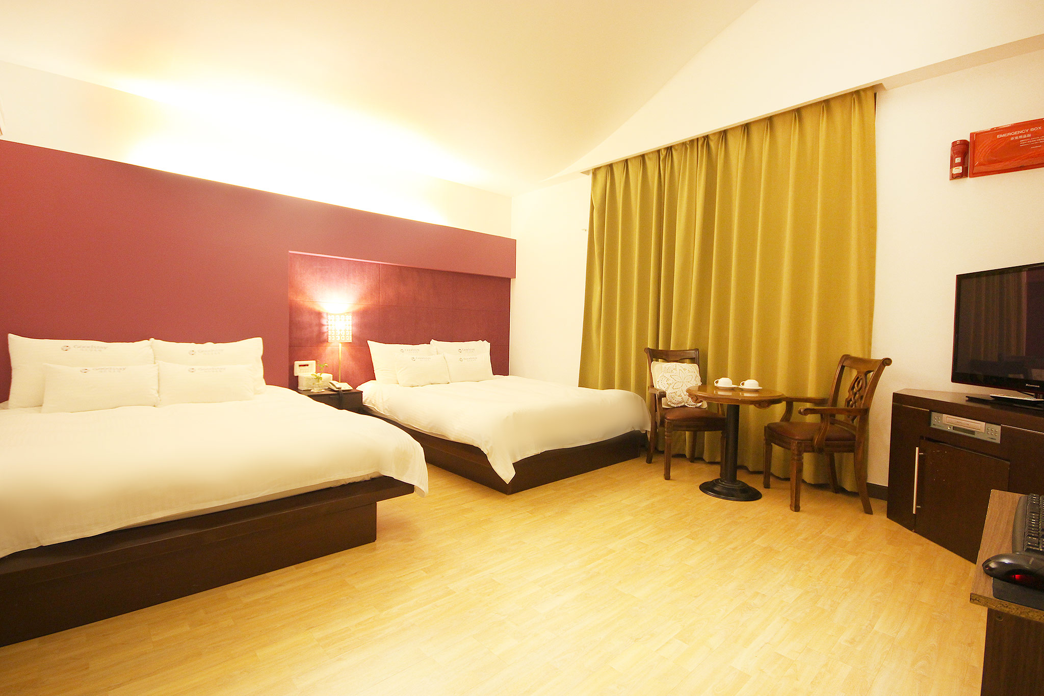 room detail thumbnail 1