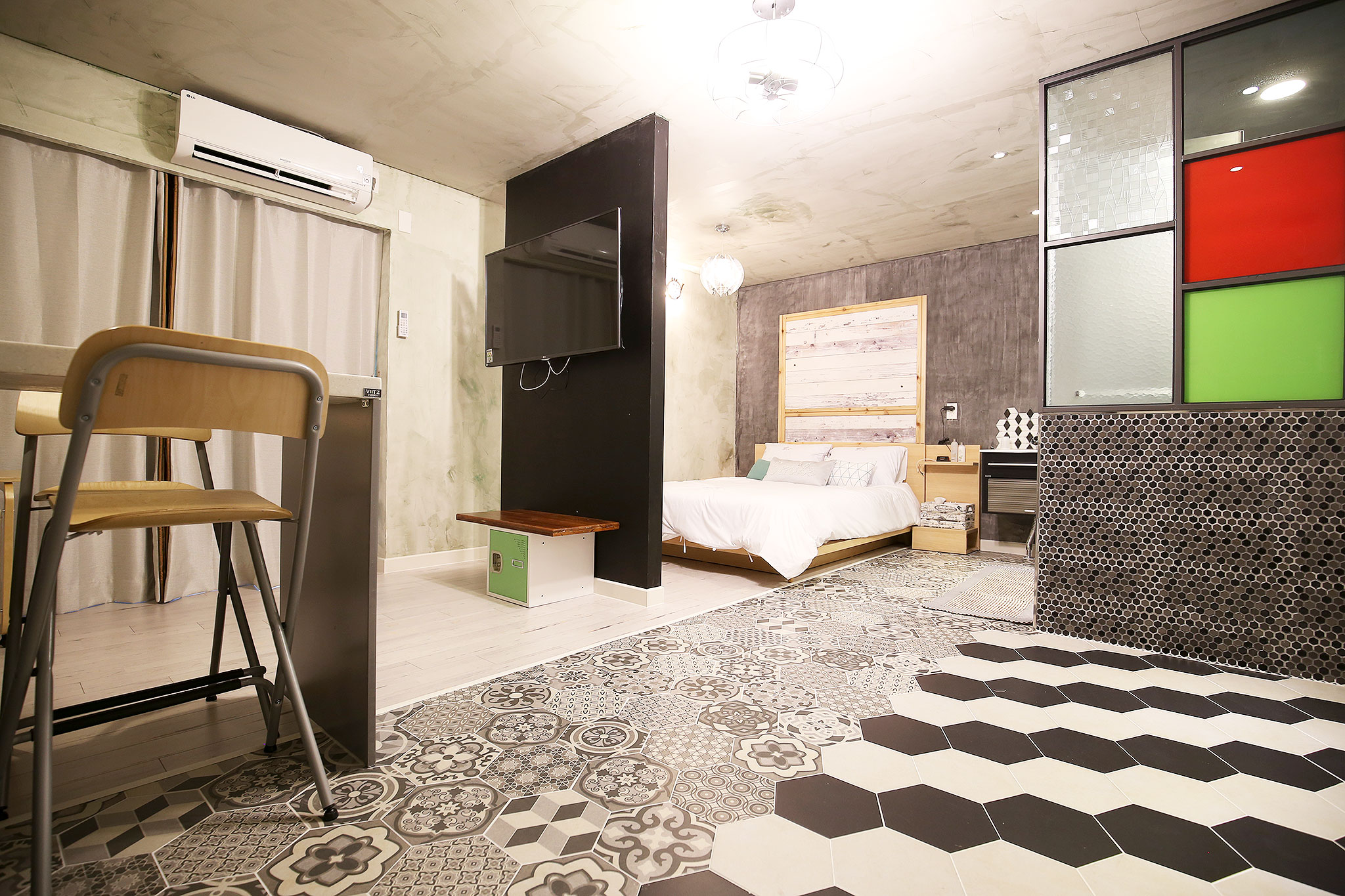 room detail thumbnail 2