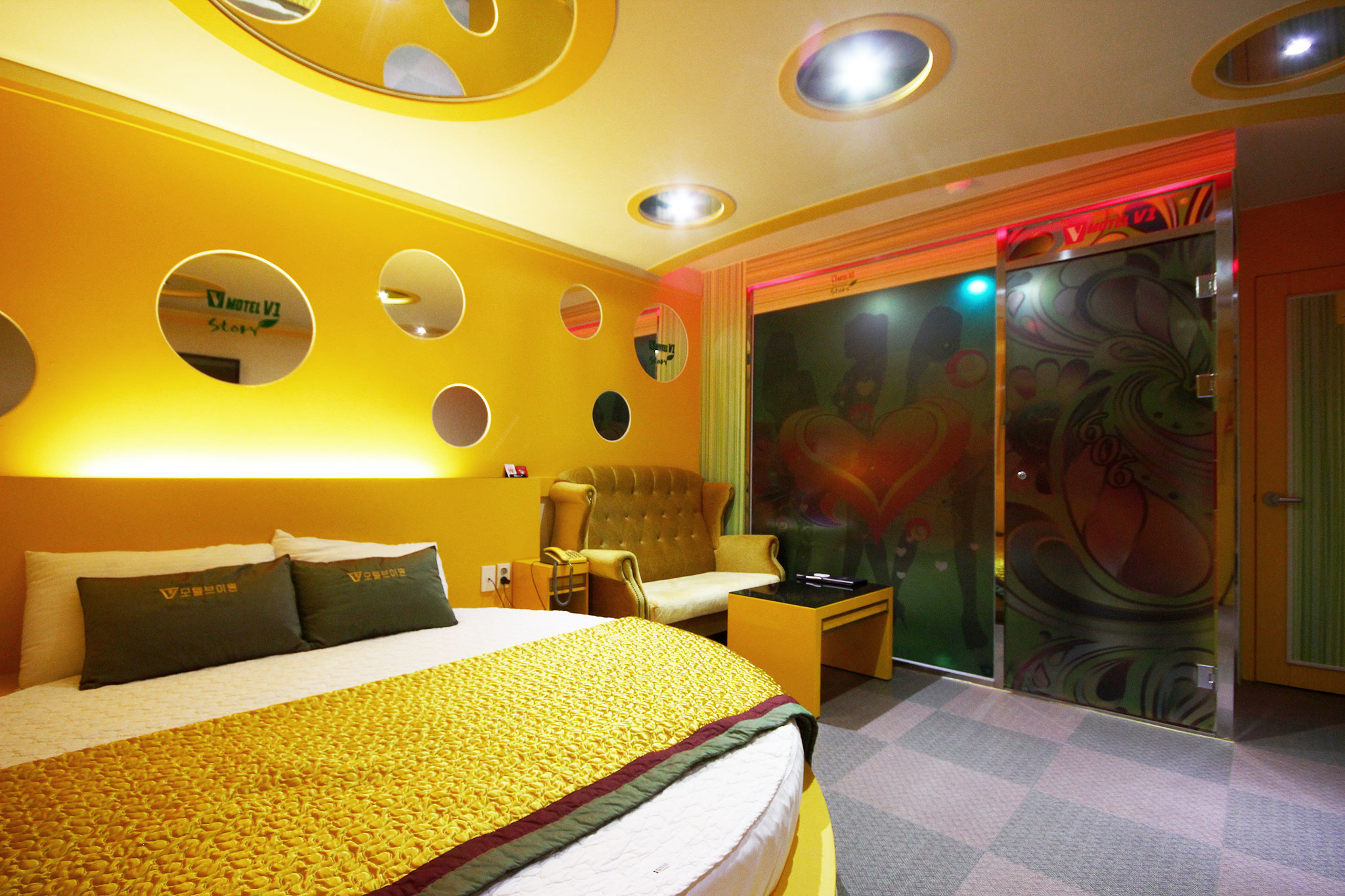 room detail thumbnail 1