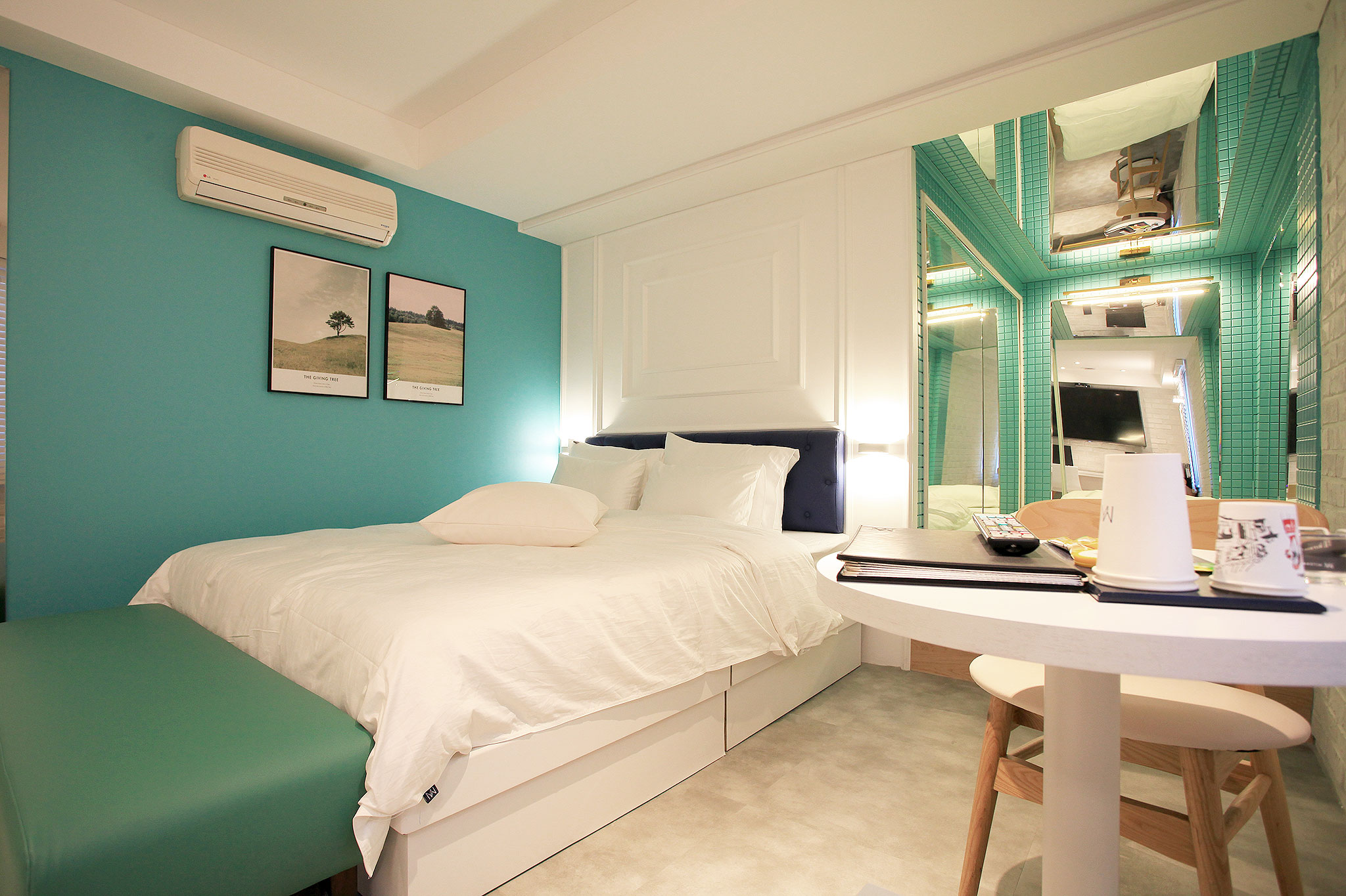 room detail thumbnail 1