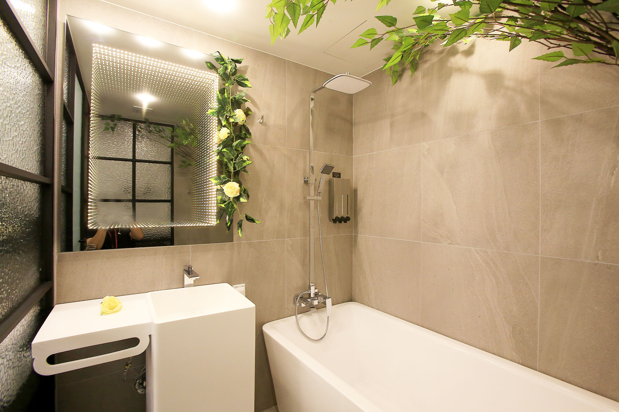room detail thumbnail 2