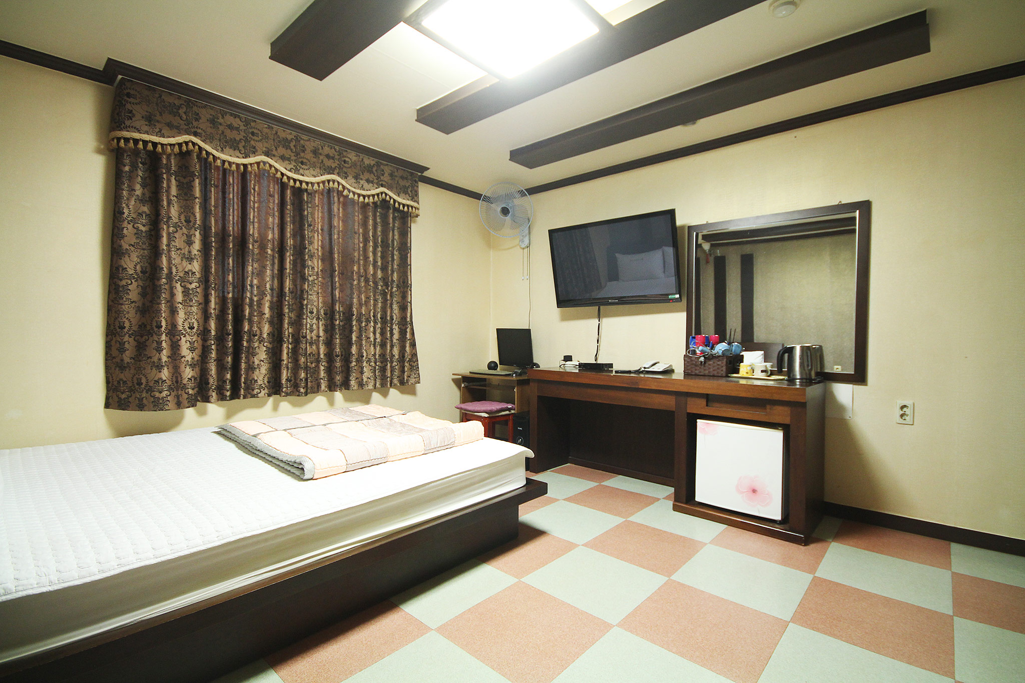 room detail thumbnail 1