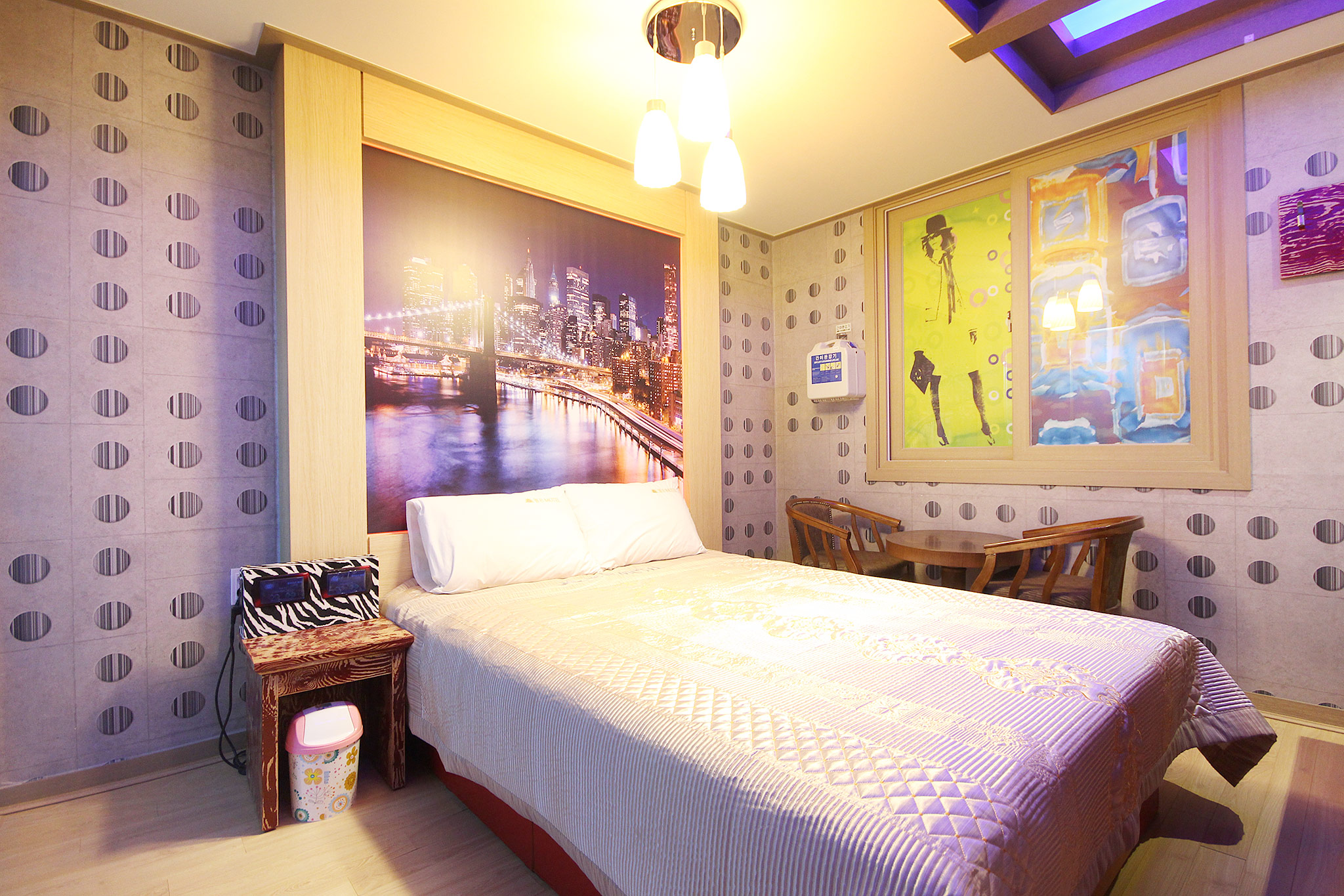 room detail thumbnail 2