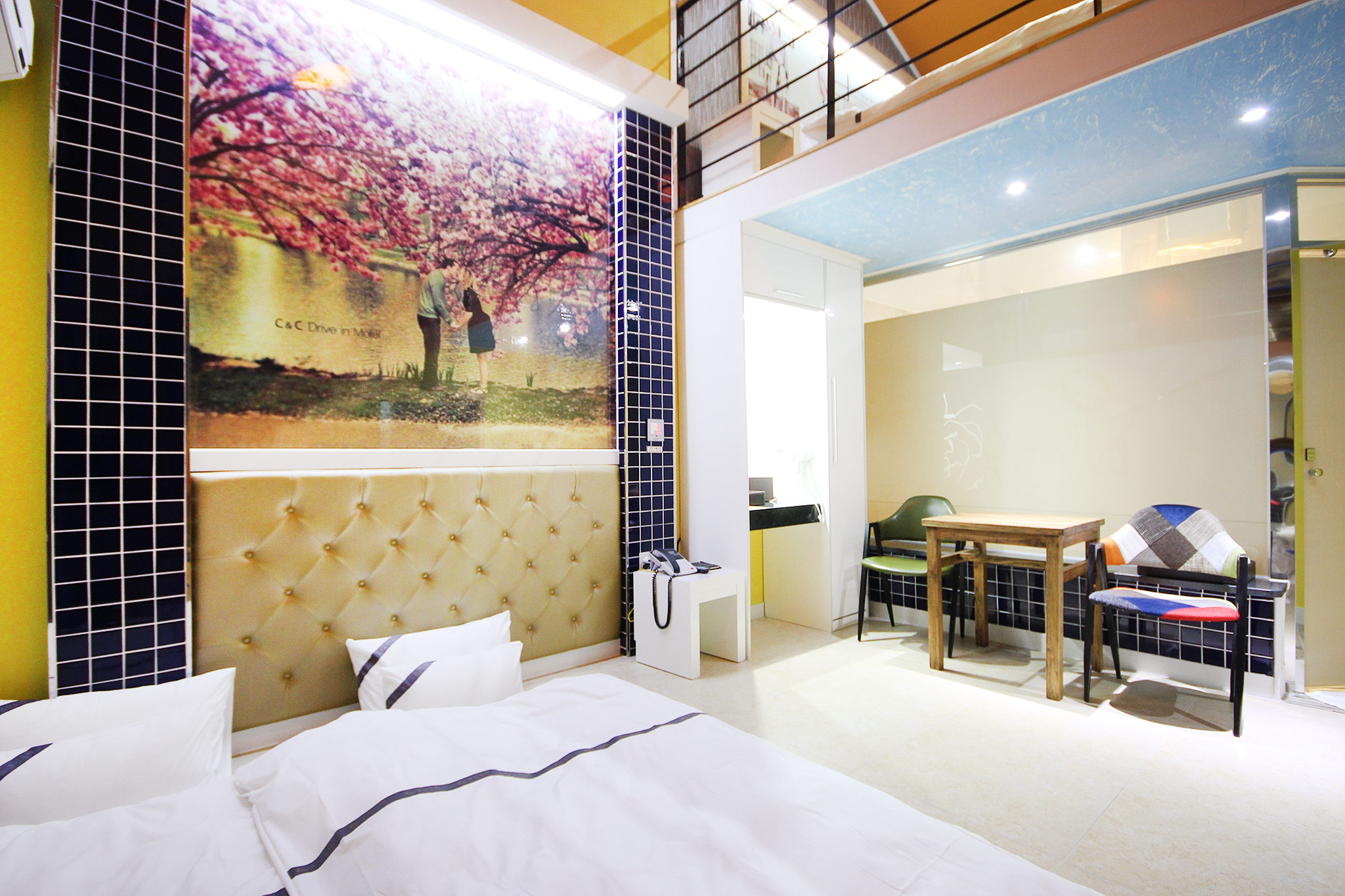 room detail thumbnail 2