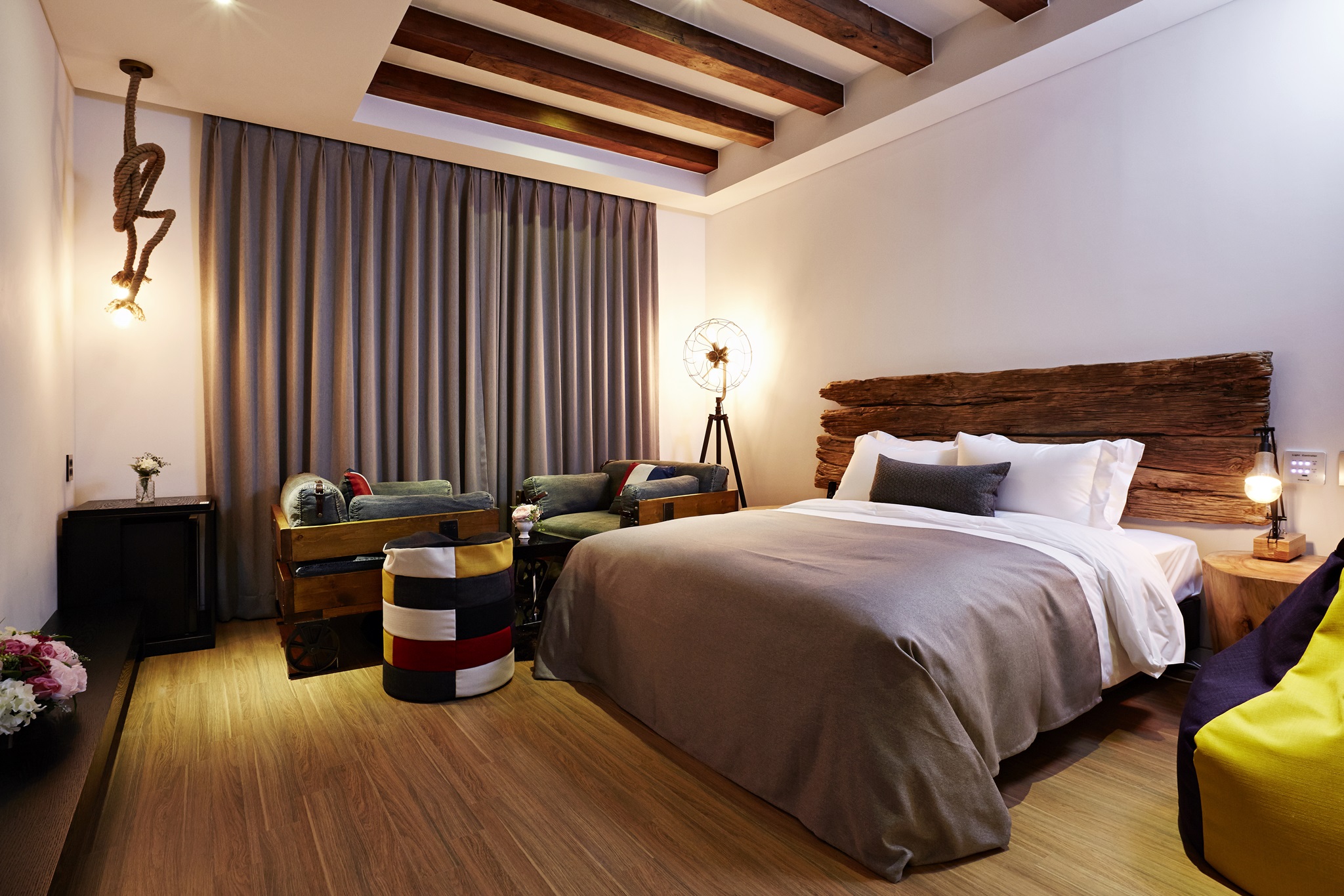 room detail thumbnail 1