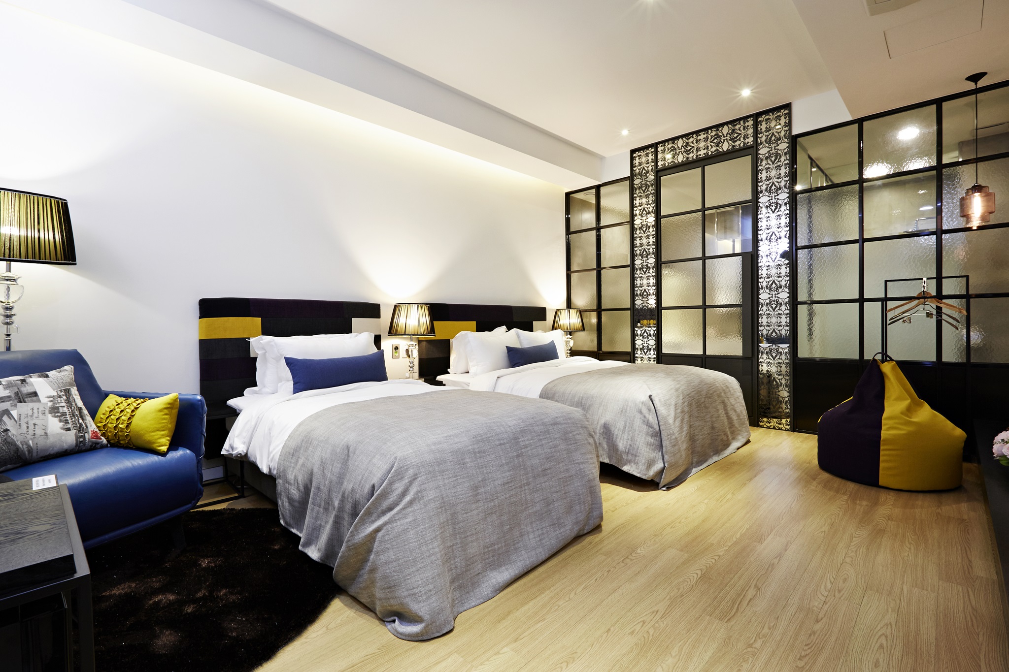 room detail thumbnail 2