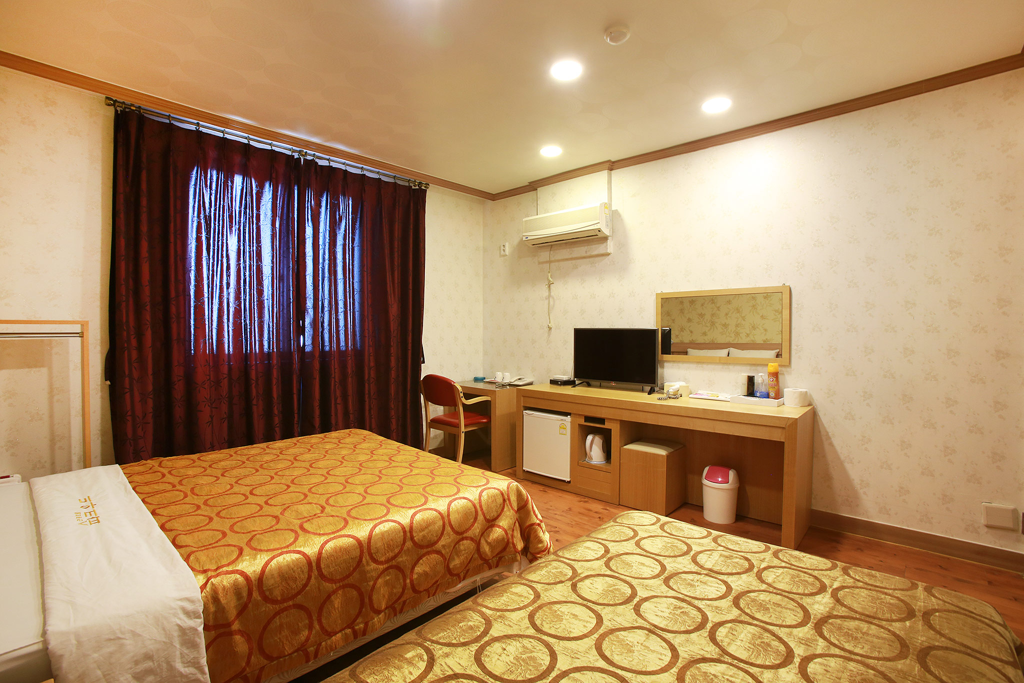 room detail thumbnail 1