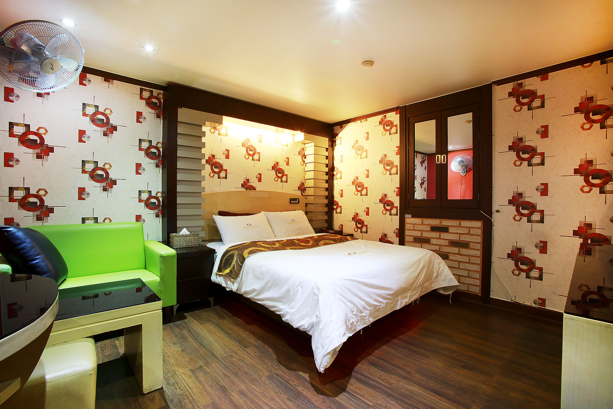 room detail thumbnail 0
