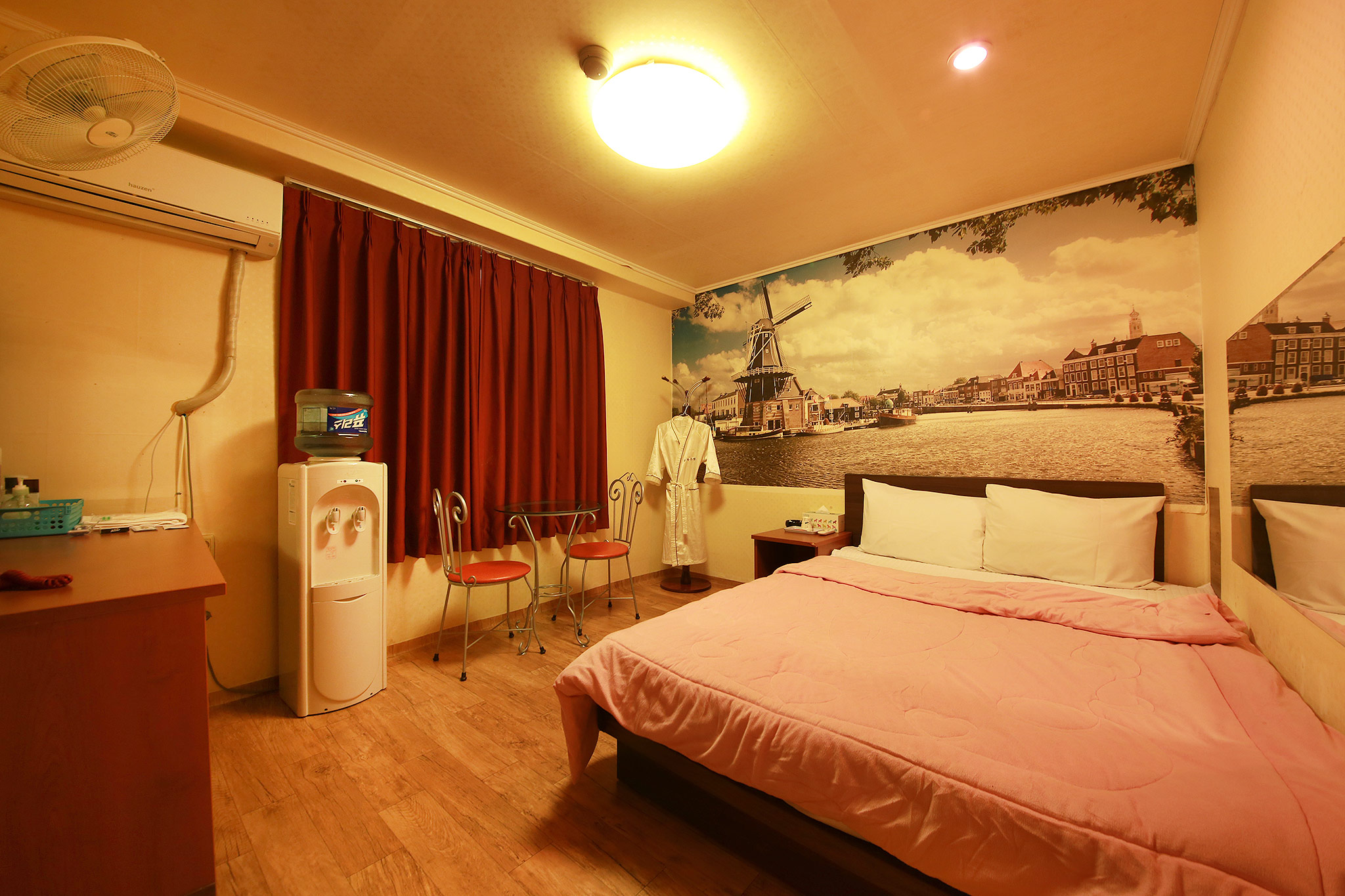 room detail thumbnail 0