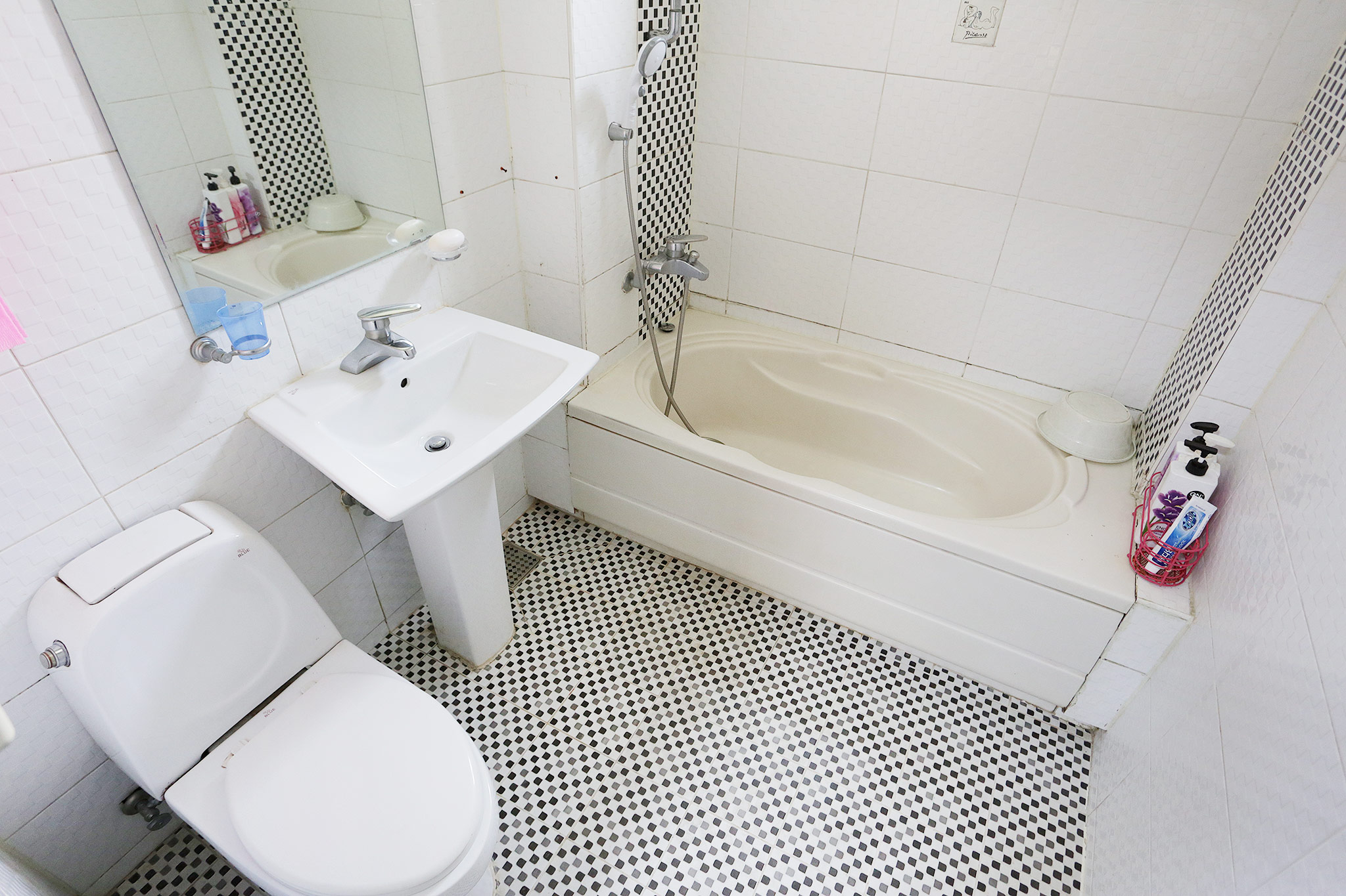 room detail thumbnail 1