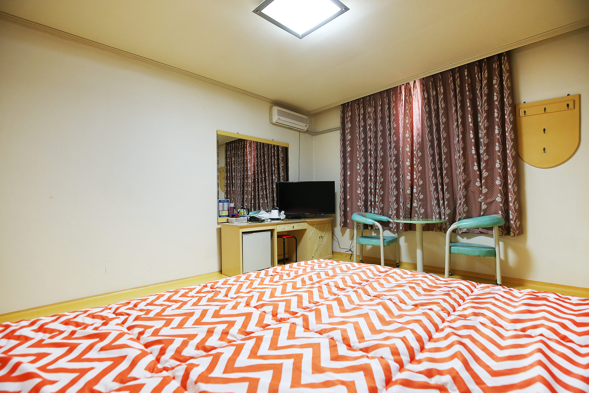 room detail thumbnail 2